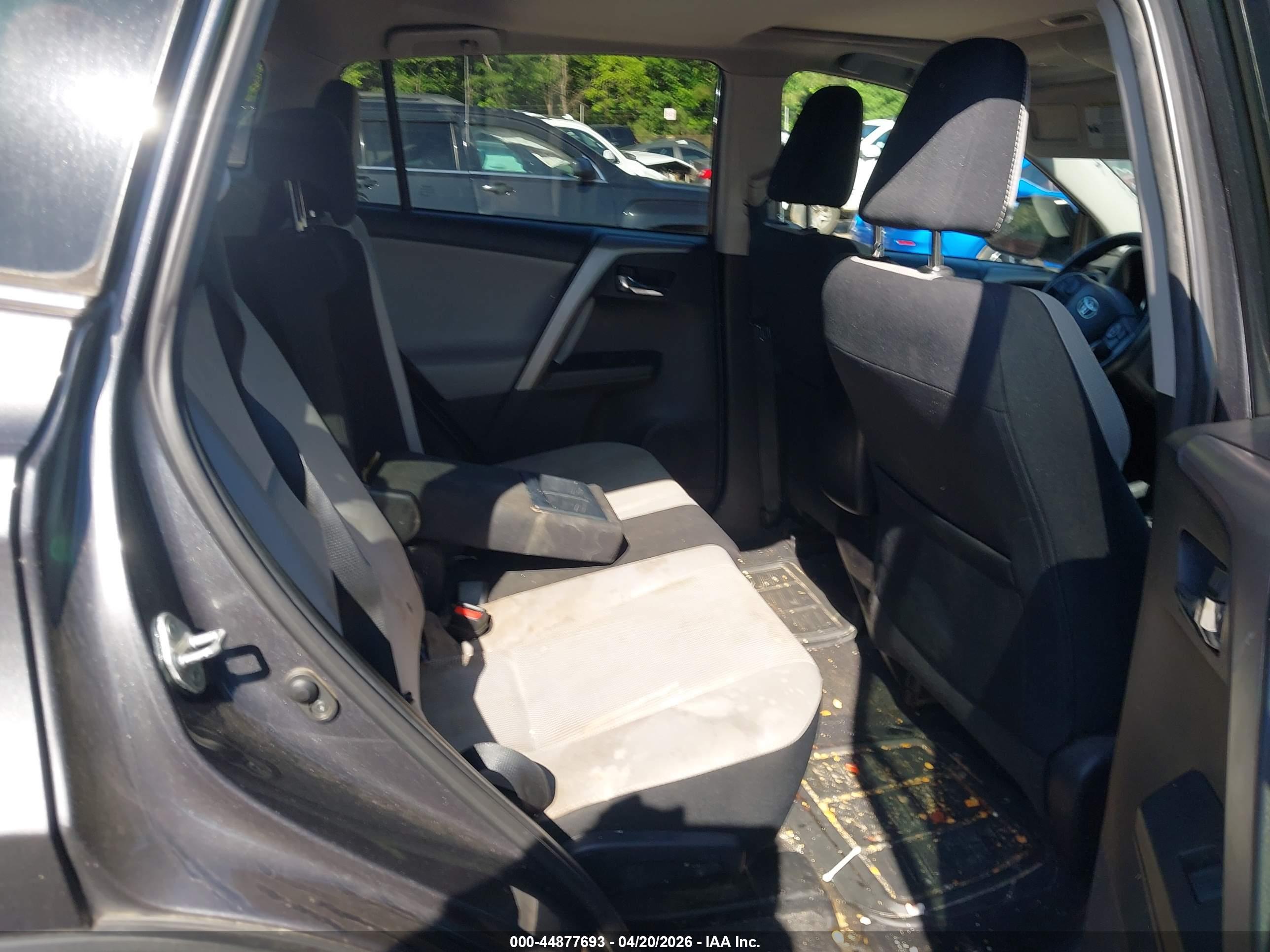 TOYOTA RAV4 image 8