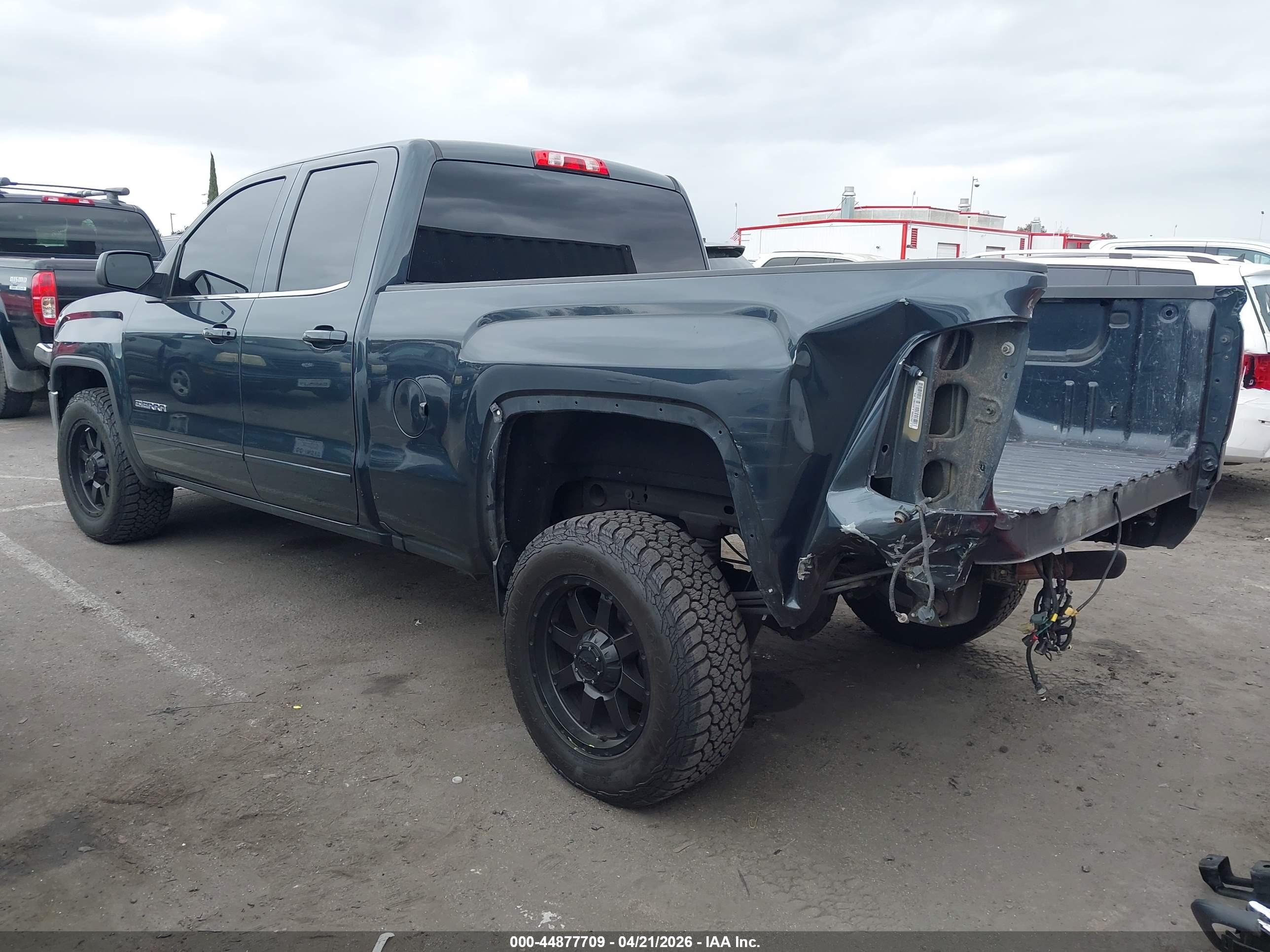 GMC SIERRA image 3