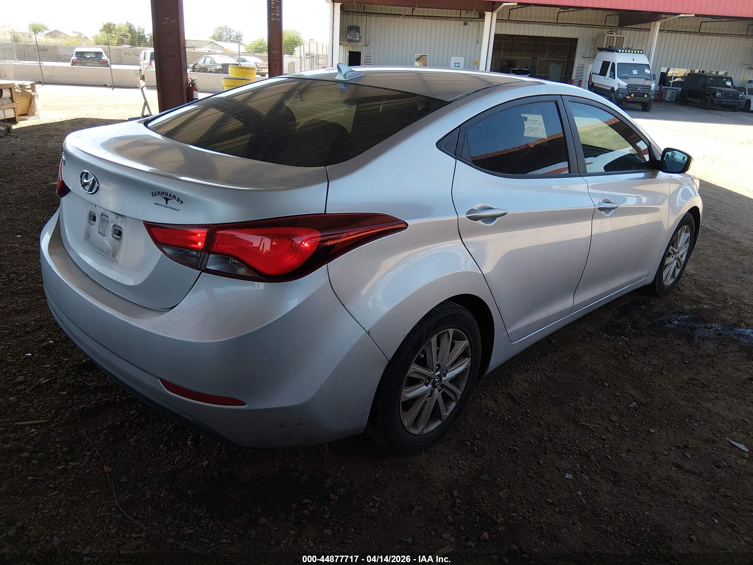 HYUNDAI ELANTRA image 4