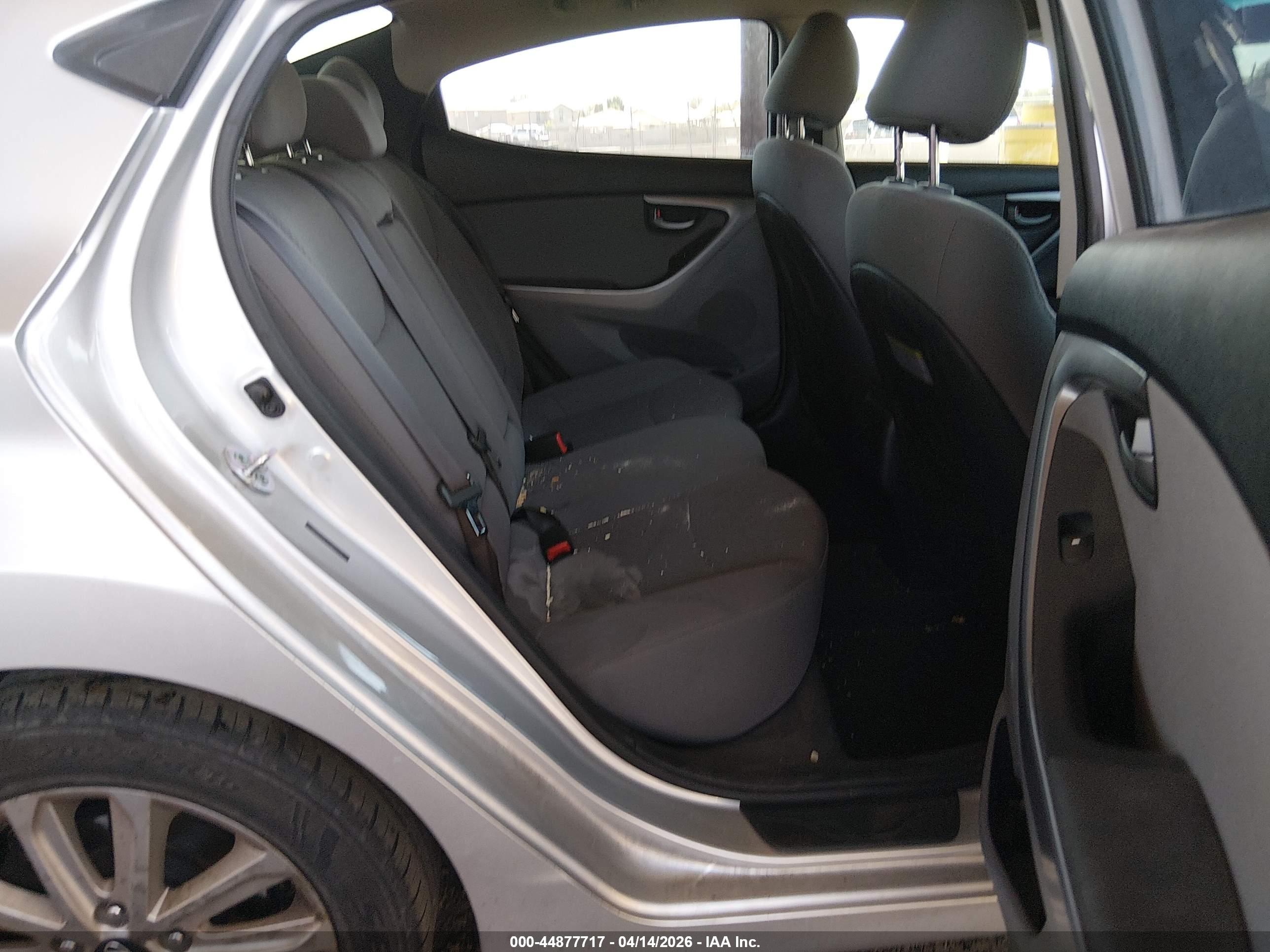 HYUNDAI ELANTRA image 8