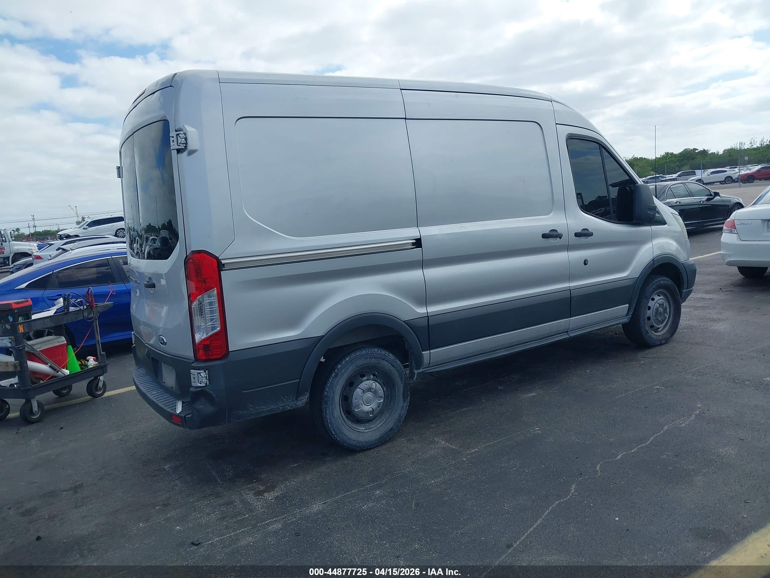 FORD TRANSIT-250 image 4