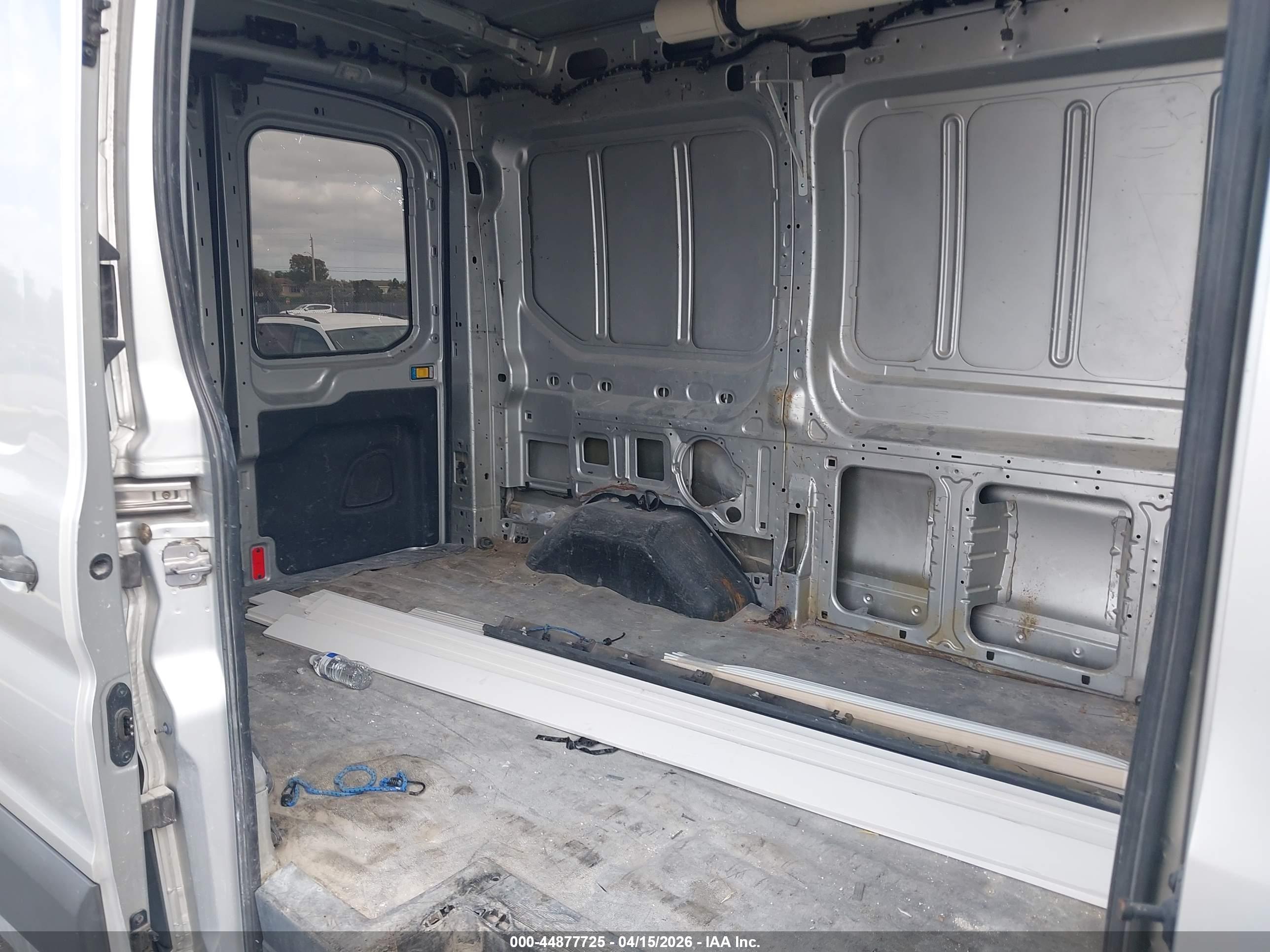 FORD TRANSIT-250 image 8