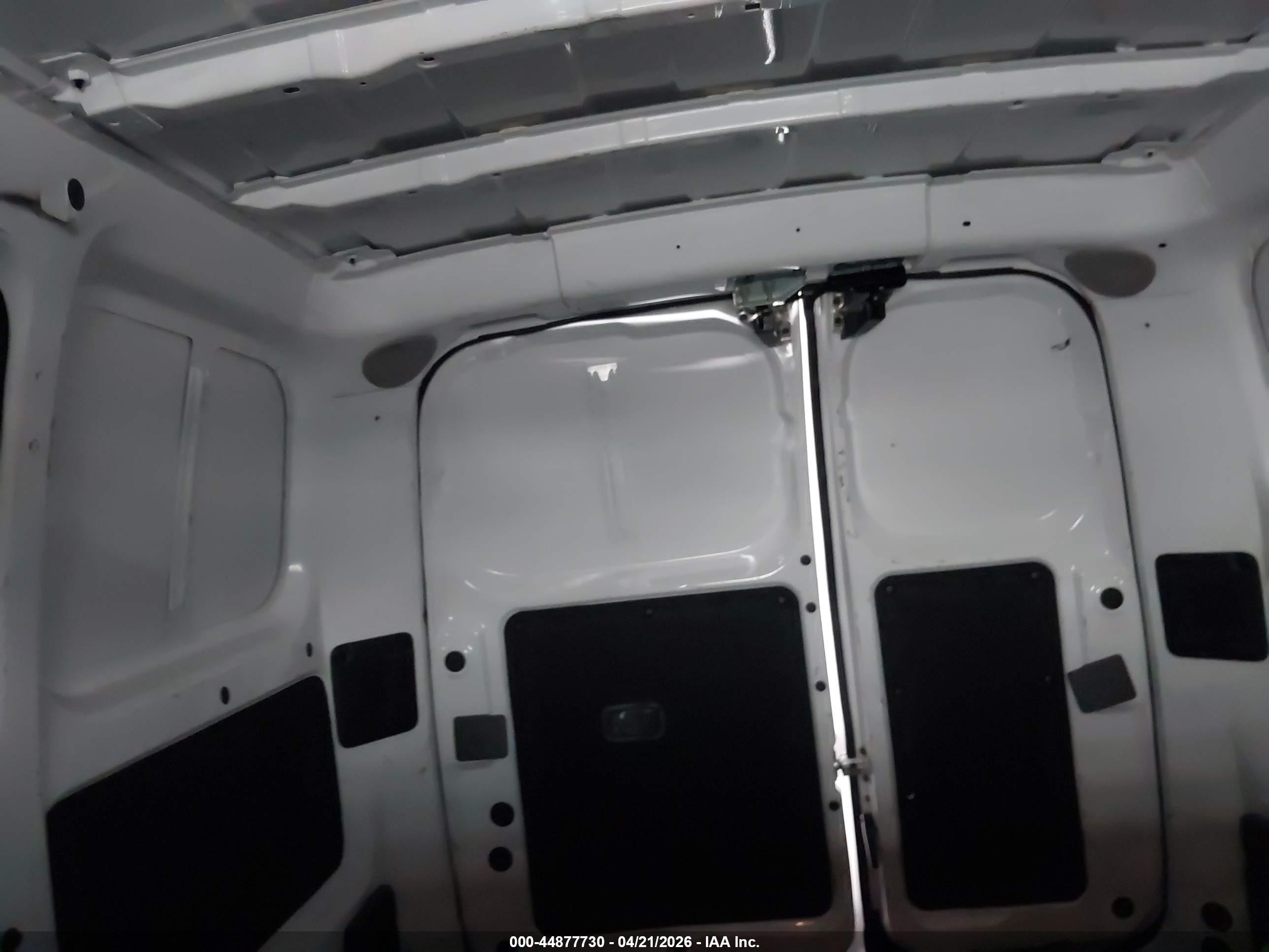 NISSAN NV200 image 8