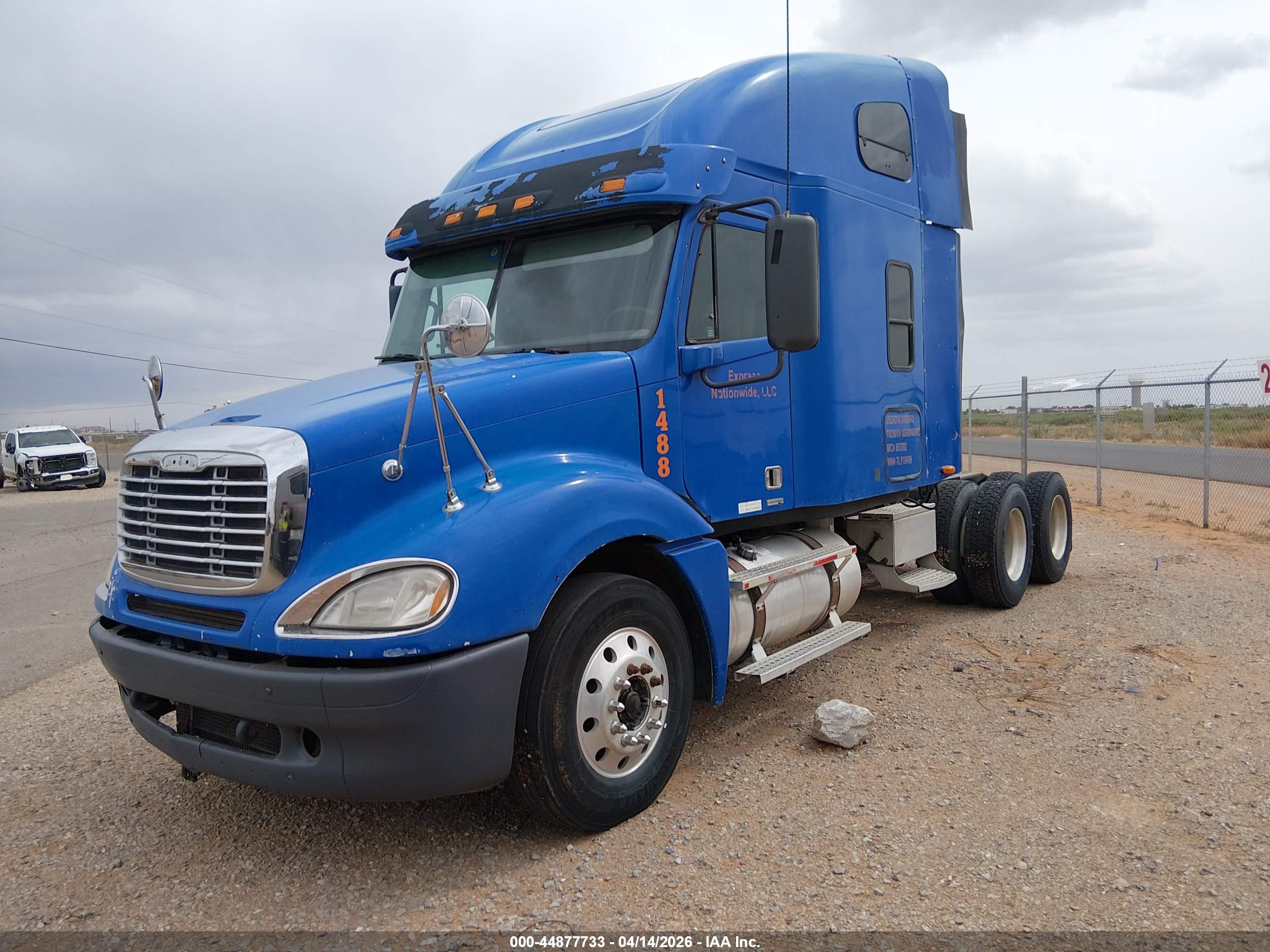 FREIGHTLINER CONVENTIONAL image 2