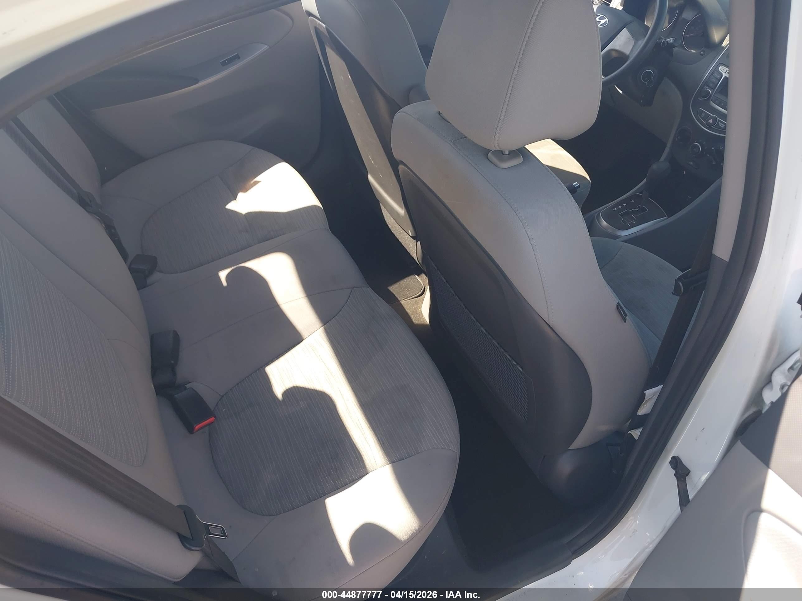 HYUNDAI ACCENT image 8