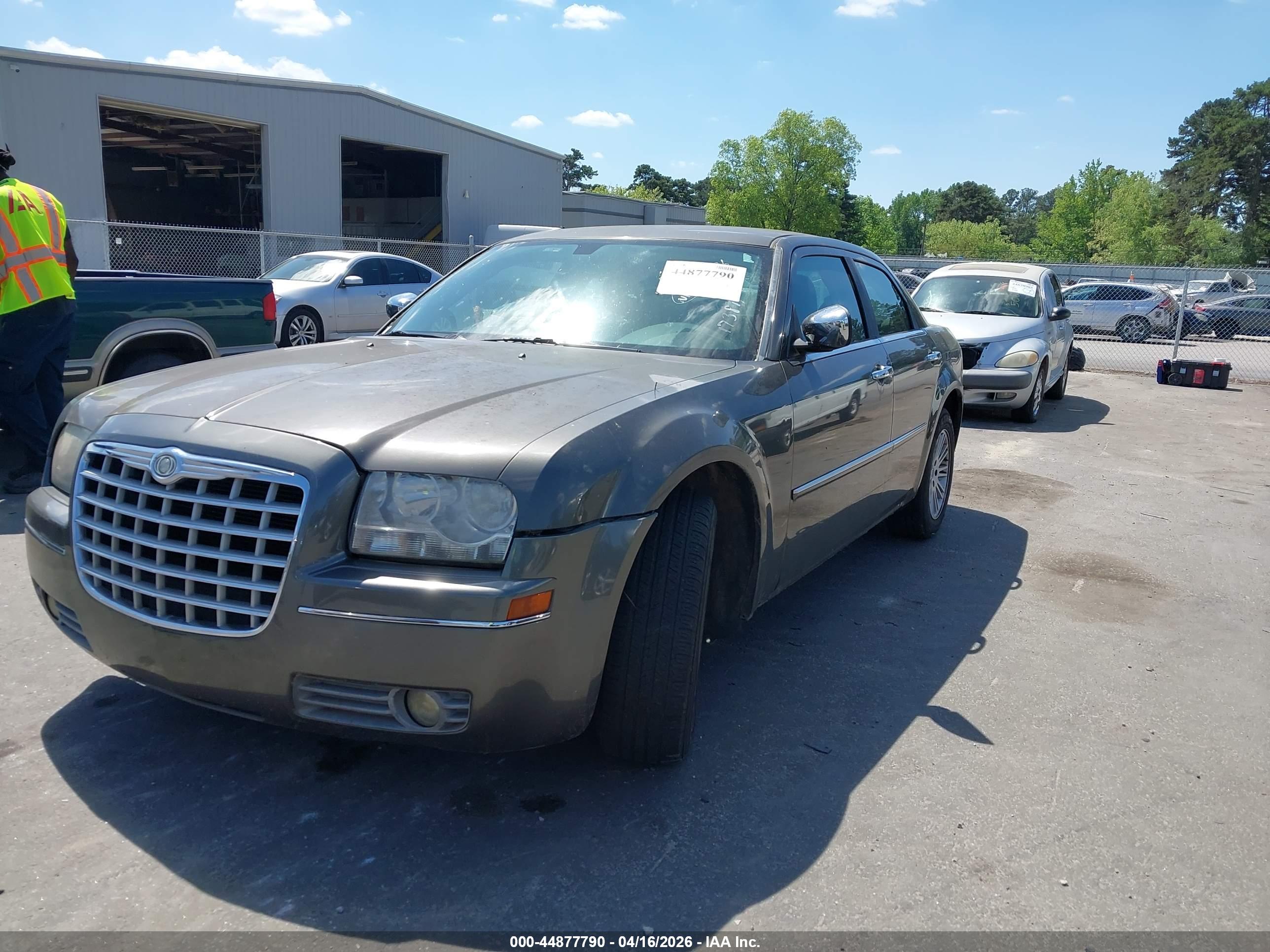 CHRYSLER 300 image 2