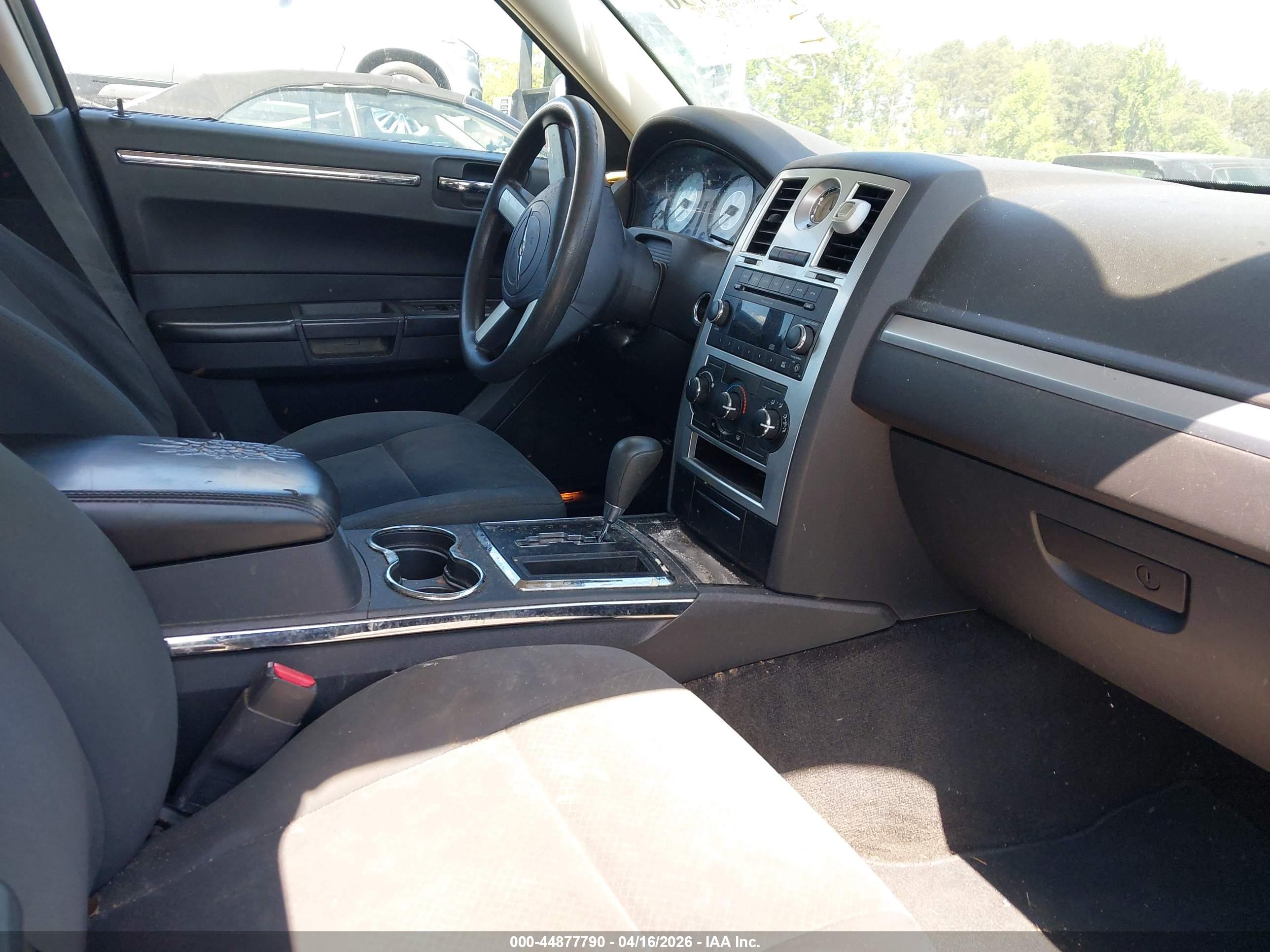 CHRYSLER 300 image 5