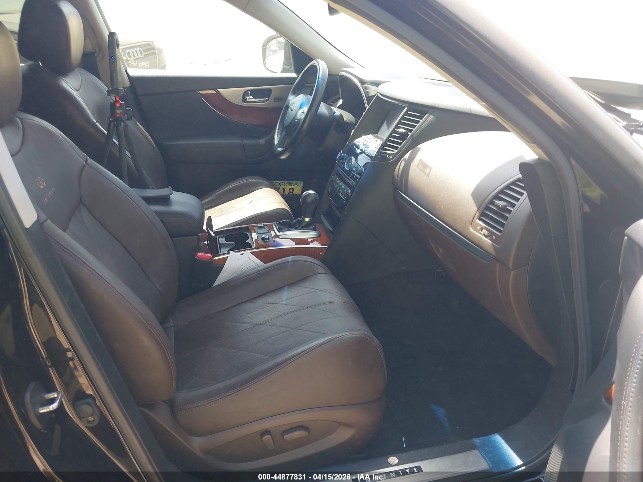 INFINITI QX70 image 5