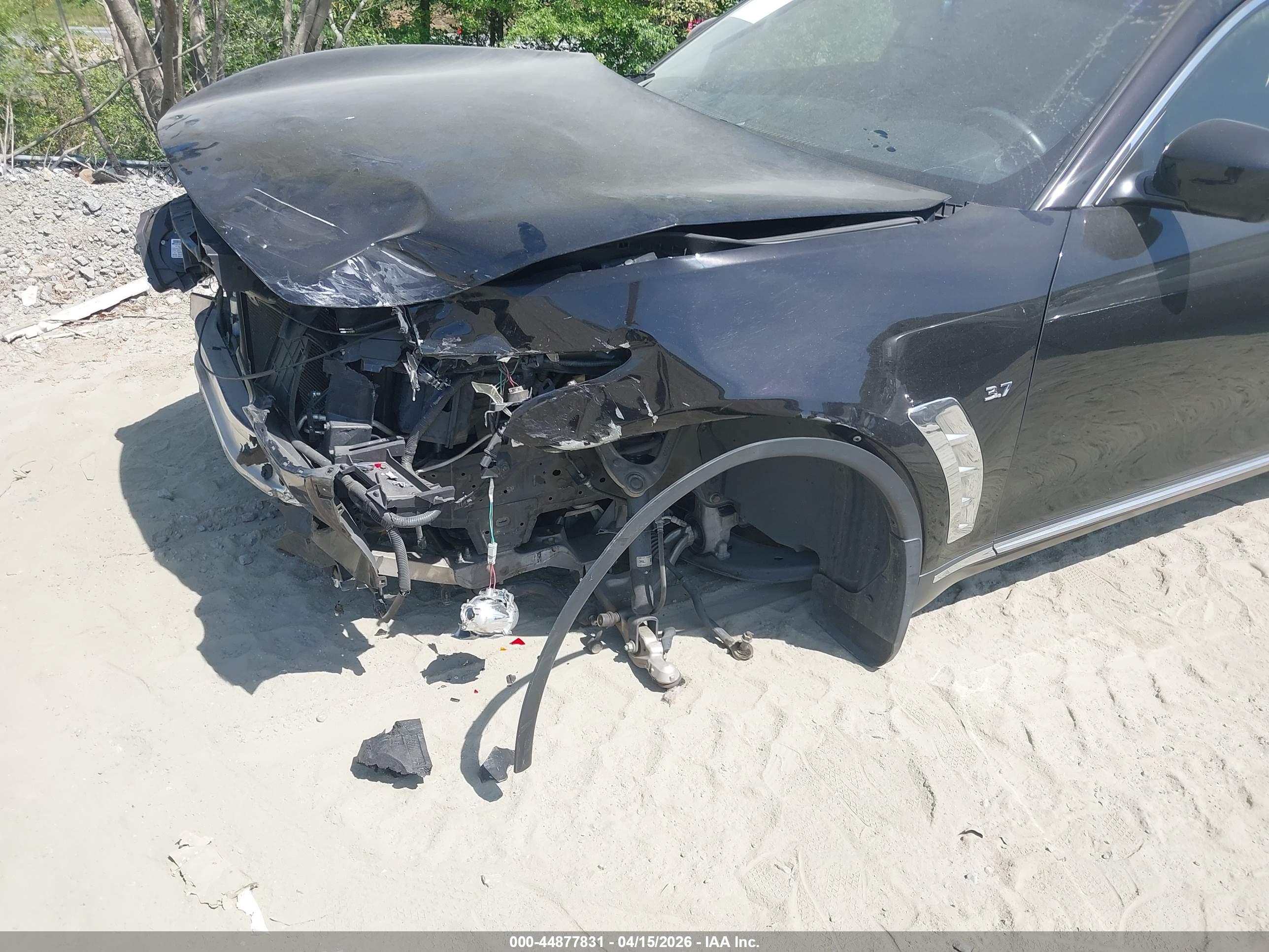 INFINITI QX70 image 6