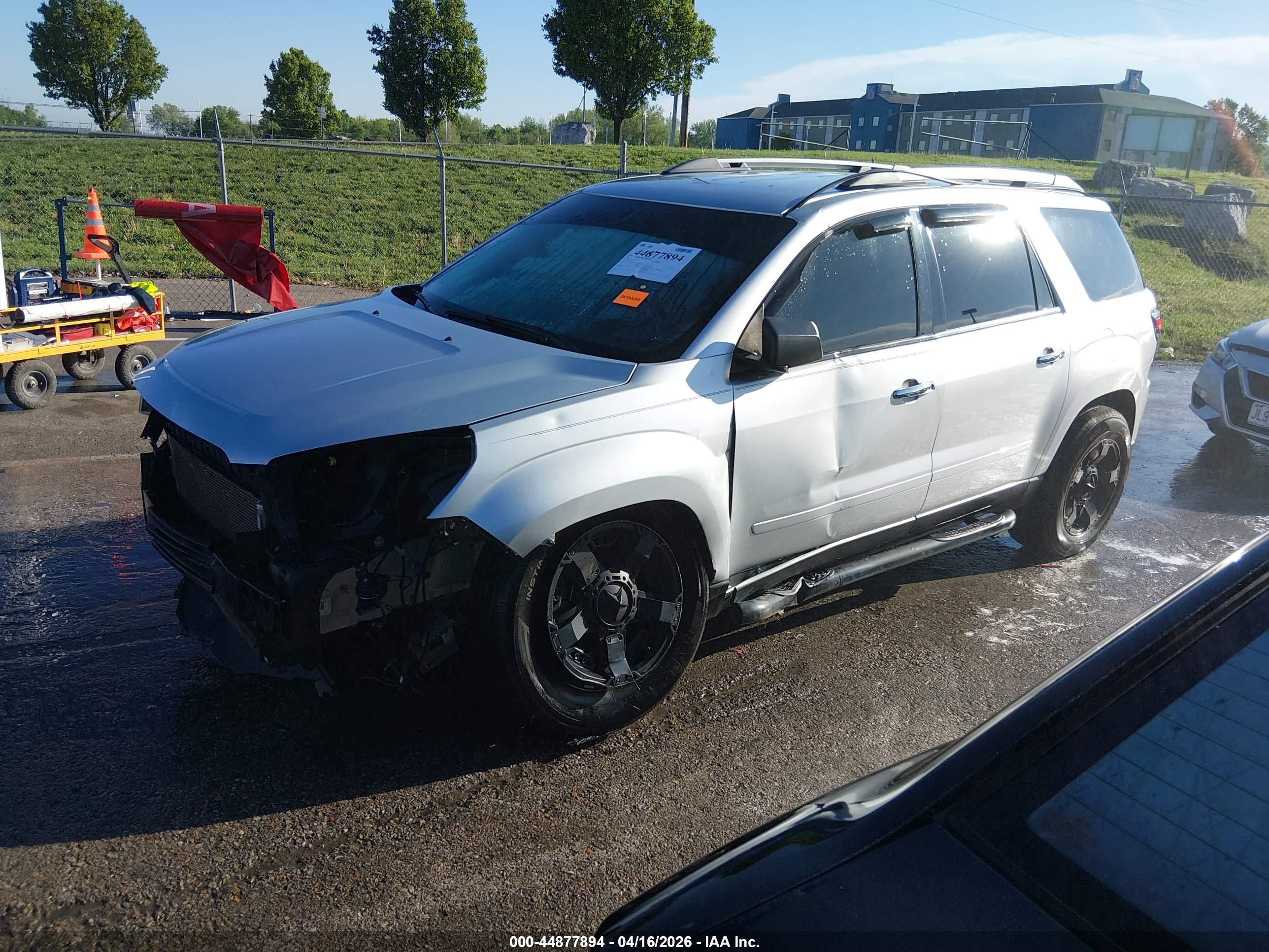 GMC ACADIA image 2