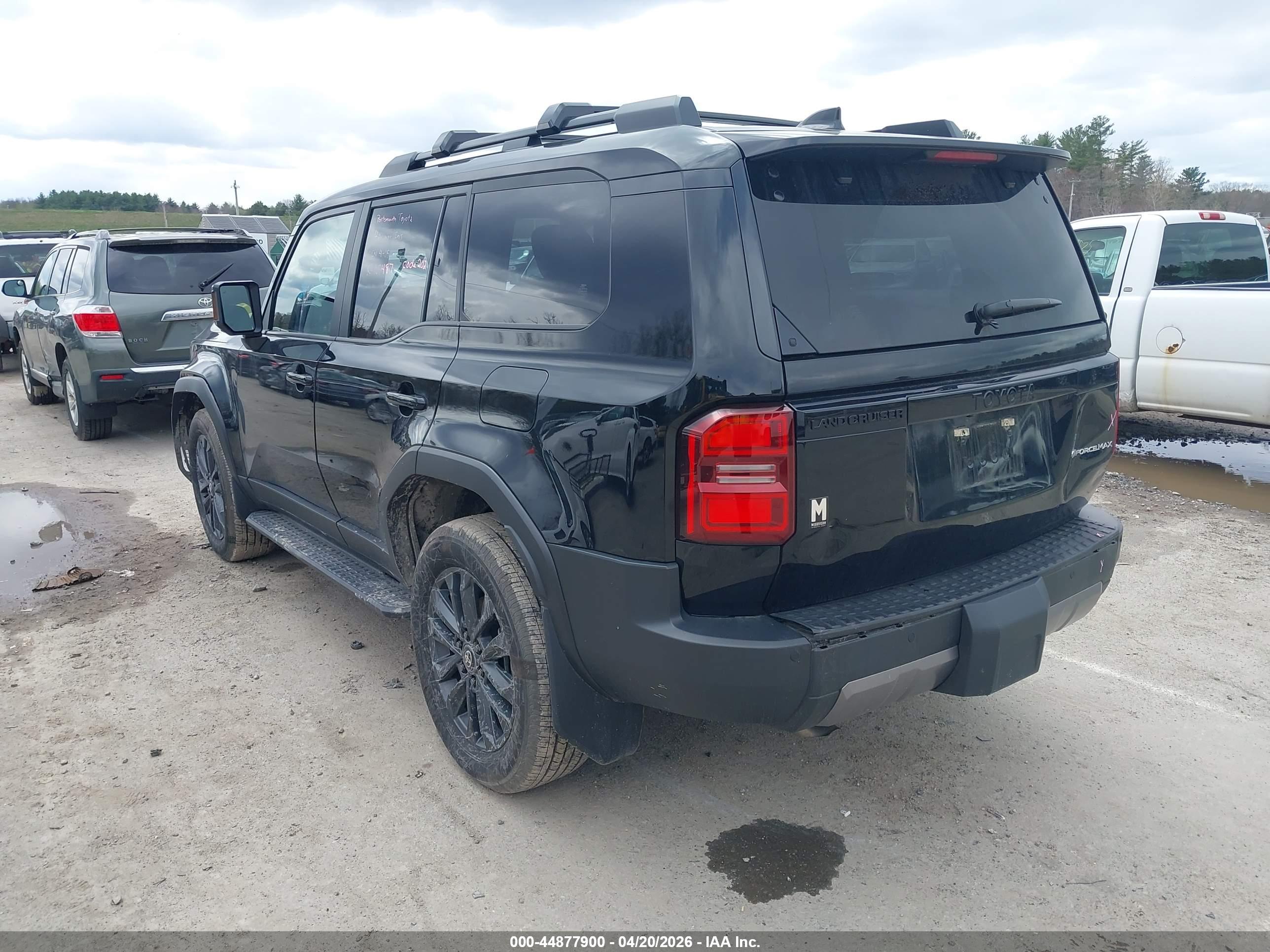 TOYOTA LAND image 3