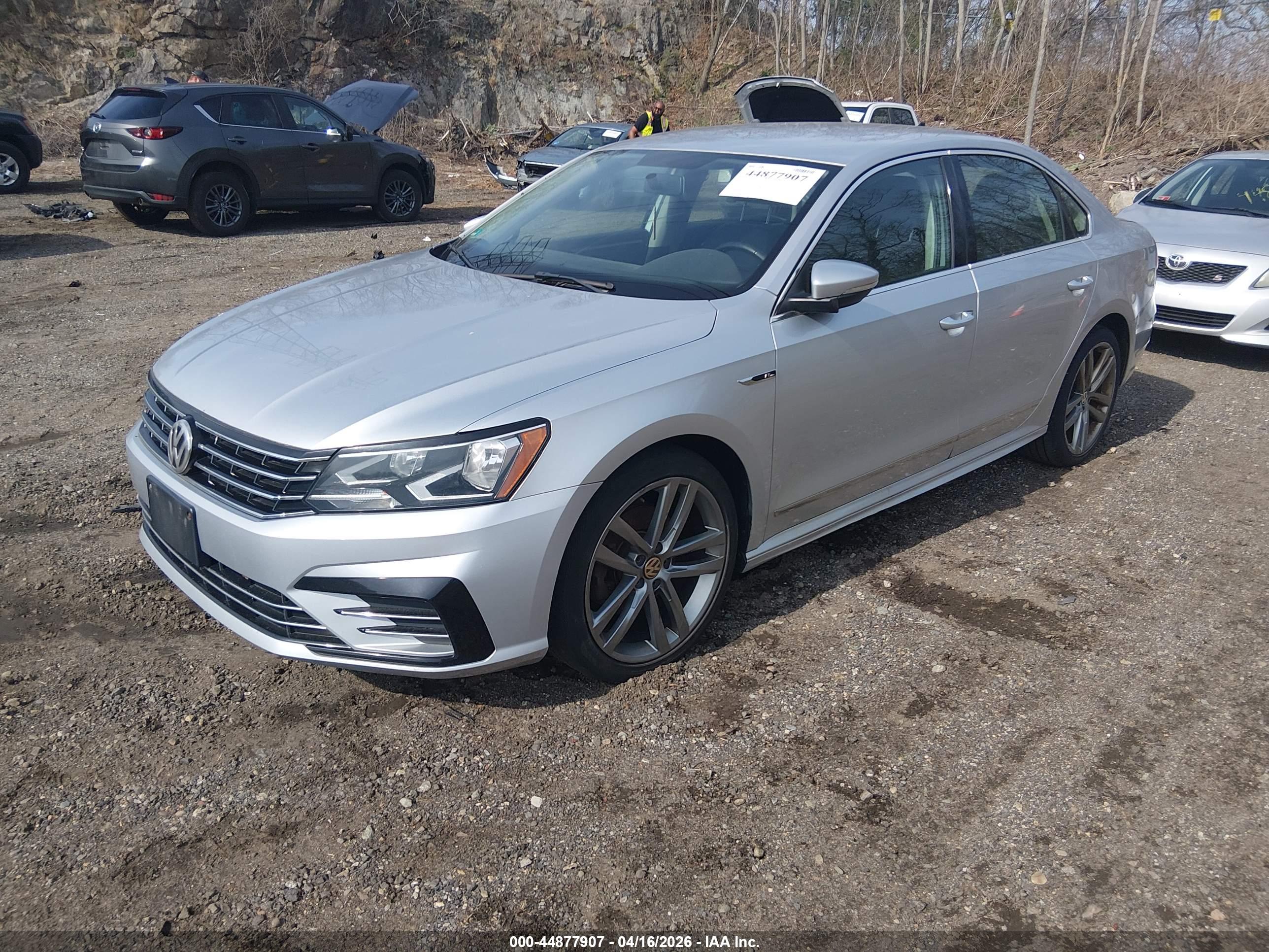 VOLKSWAGEN PASSAT image 2
