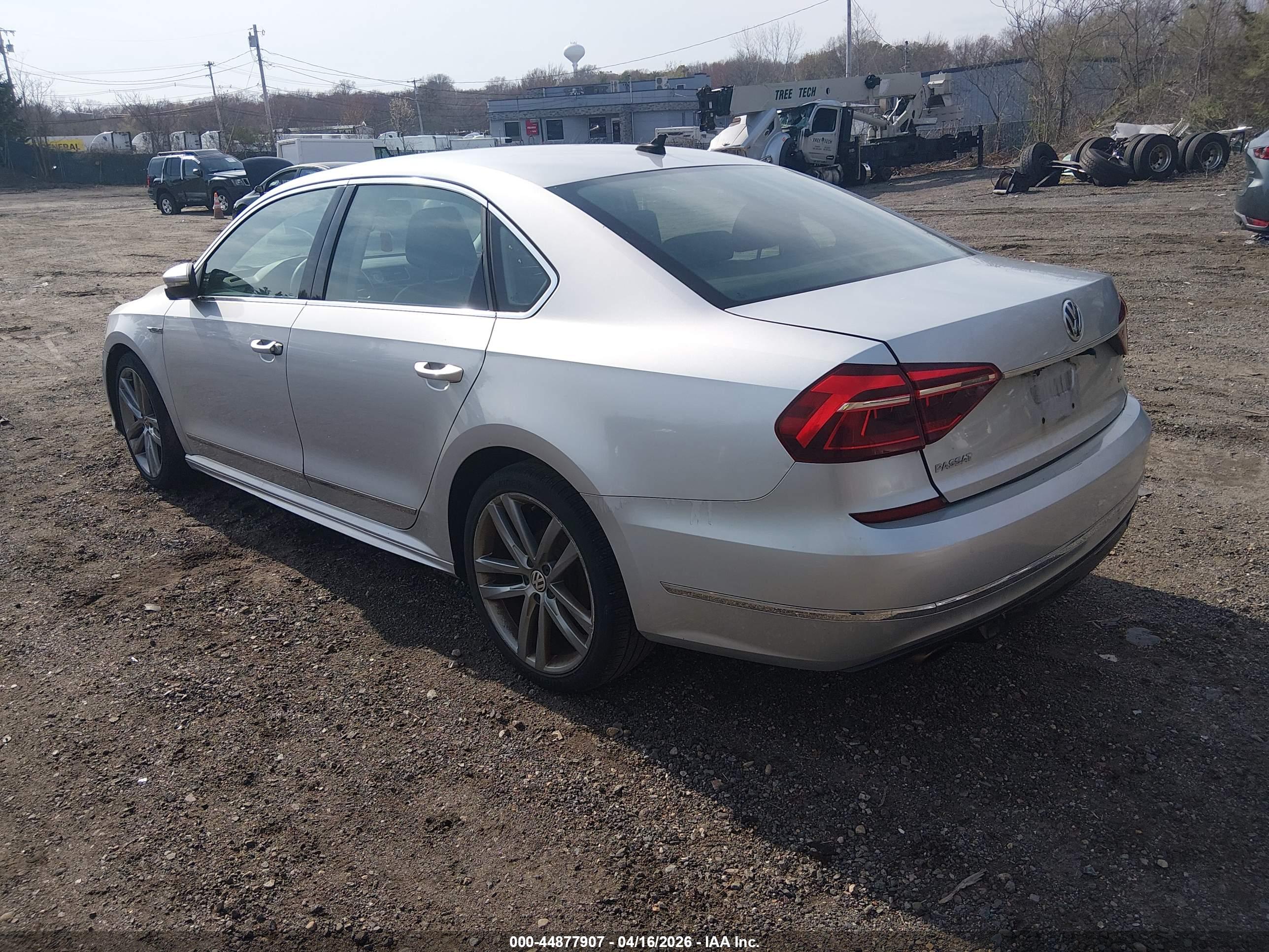 VOLKSWAGEN PASSAT image 3