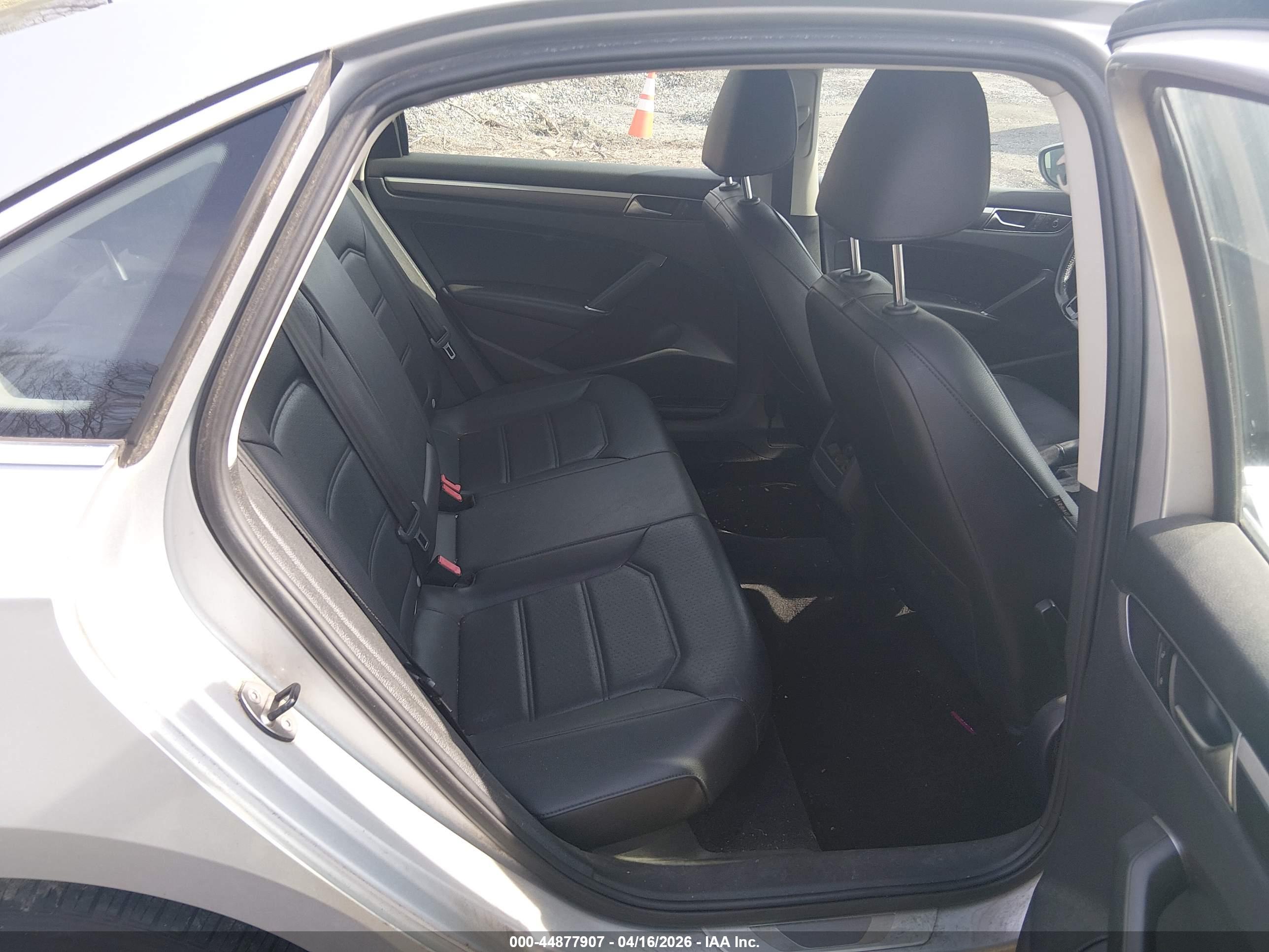 VOLKSWAGEN PASSAT image 8