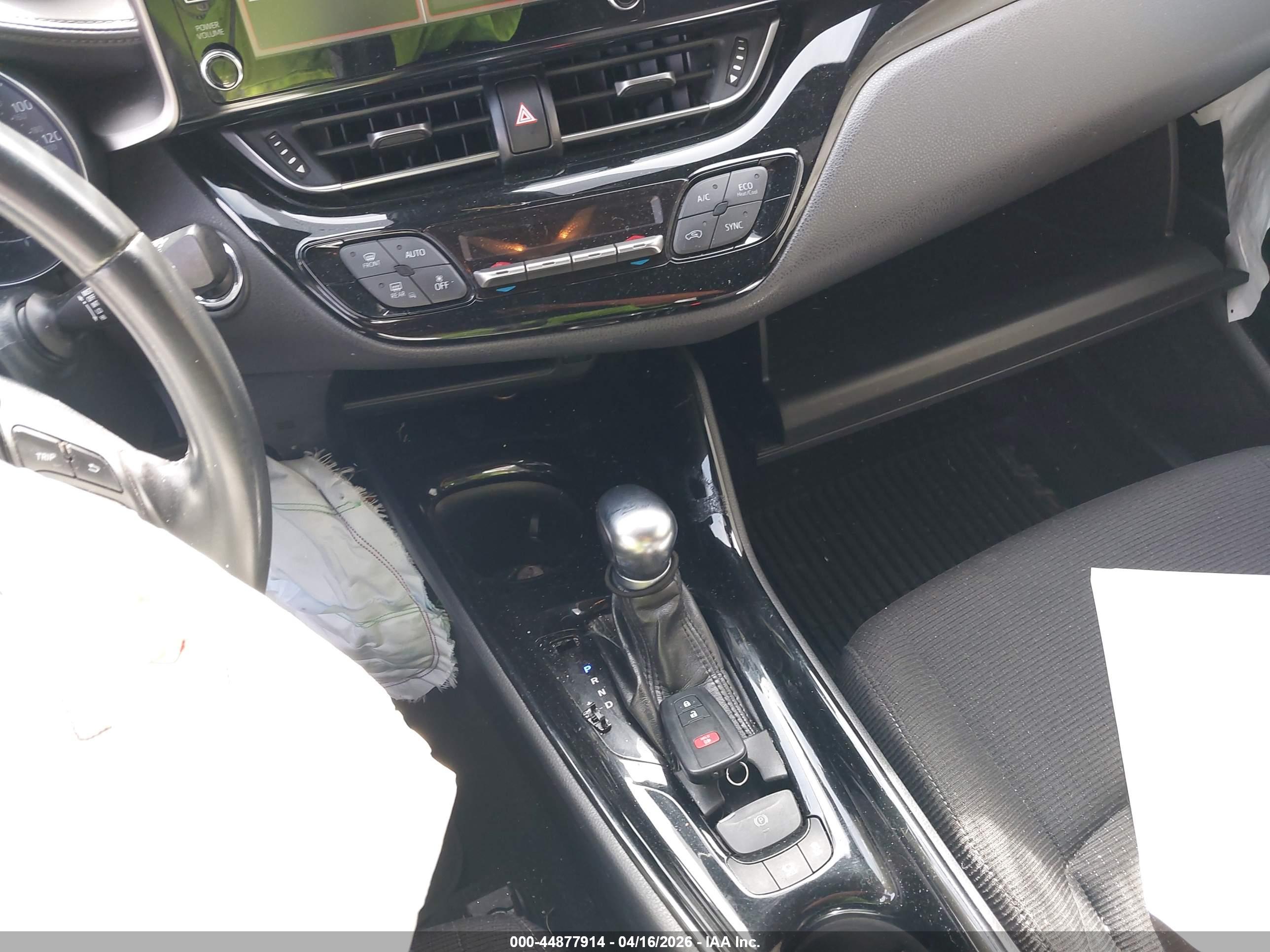 TOYOTA C-HR image 11