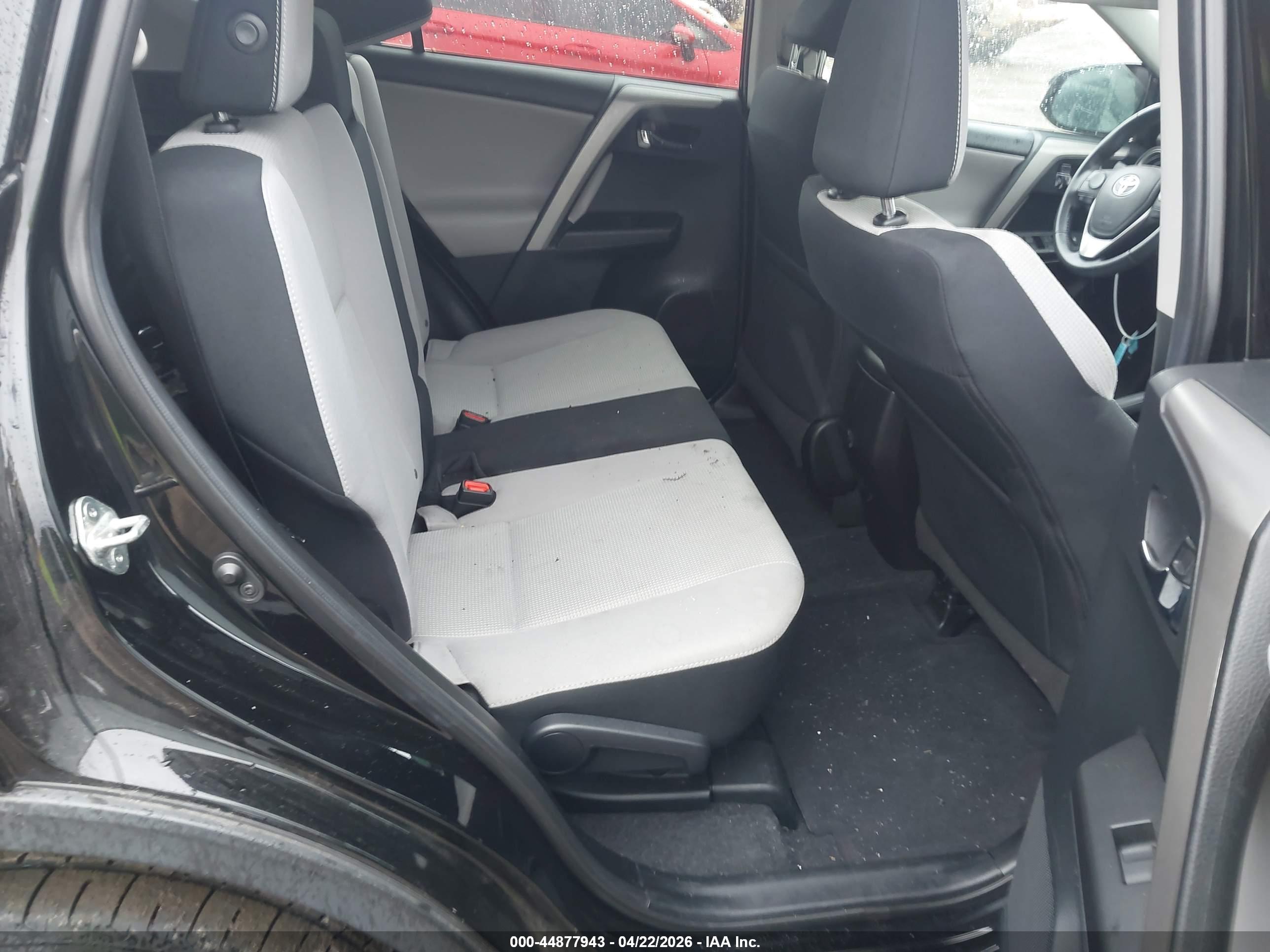 TOYOTA RAV4 image 8
