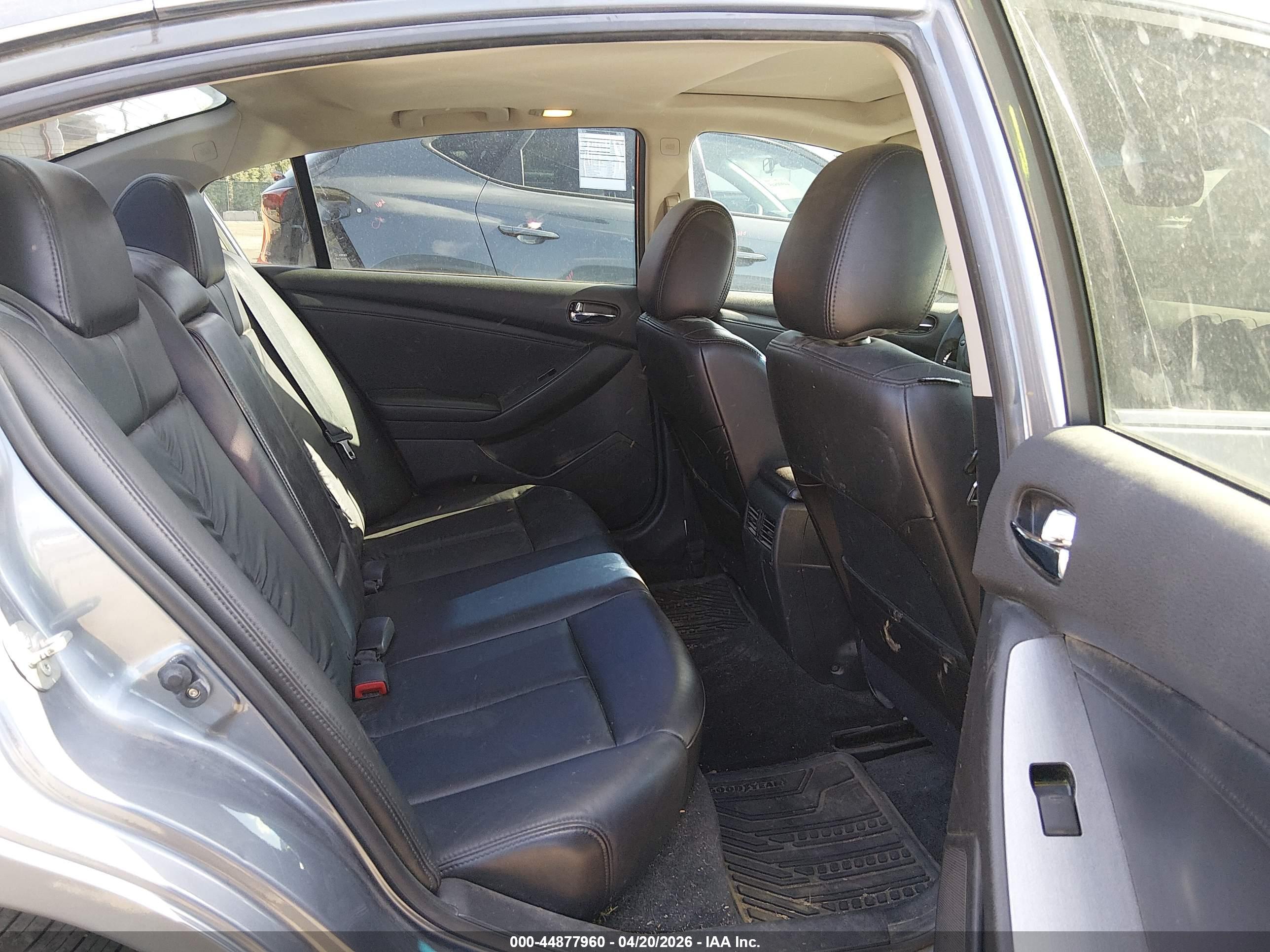 NISSAN ALTIMA image 8