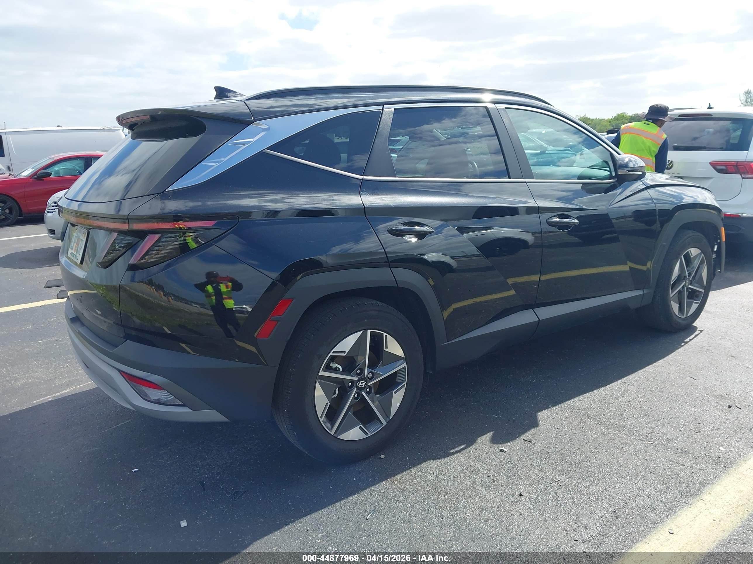HYUNDAI TUCSON image 4