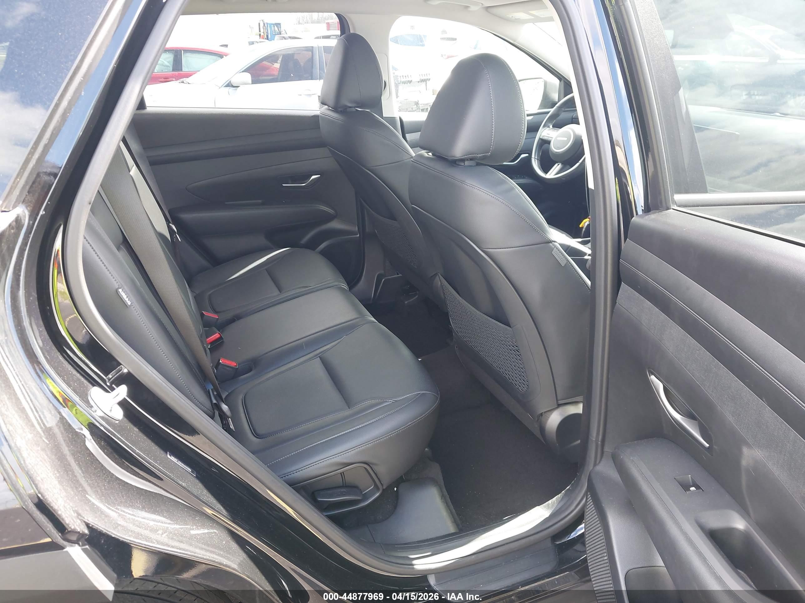 HYUNDAI TUCSON image 8
