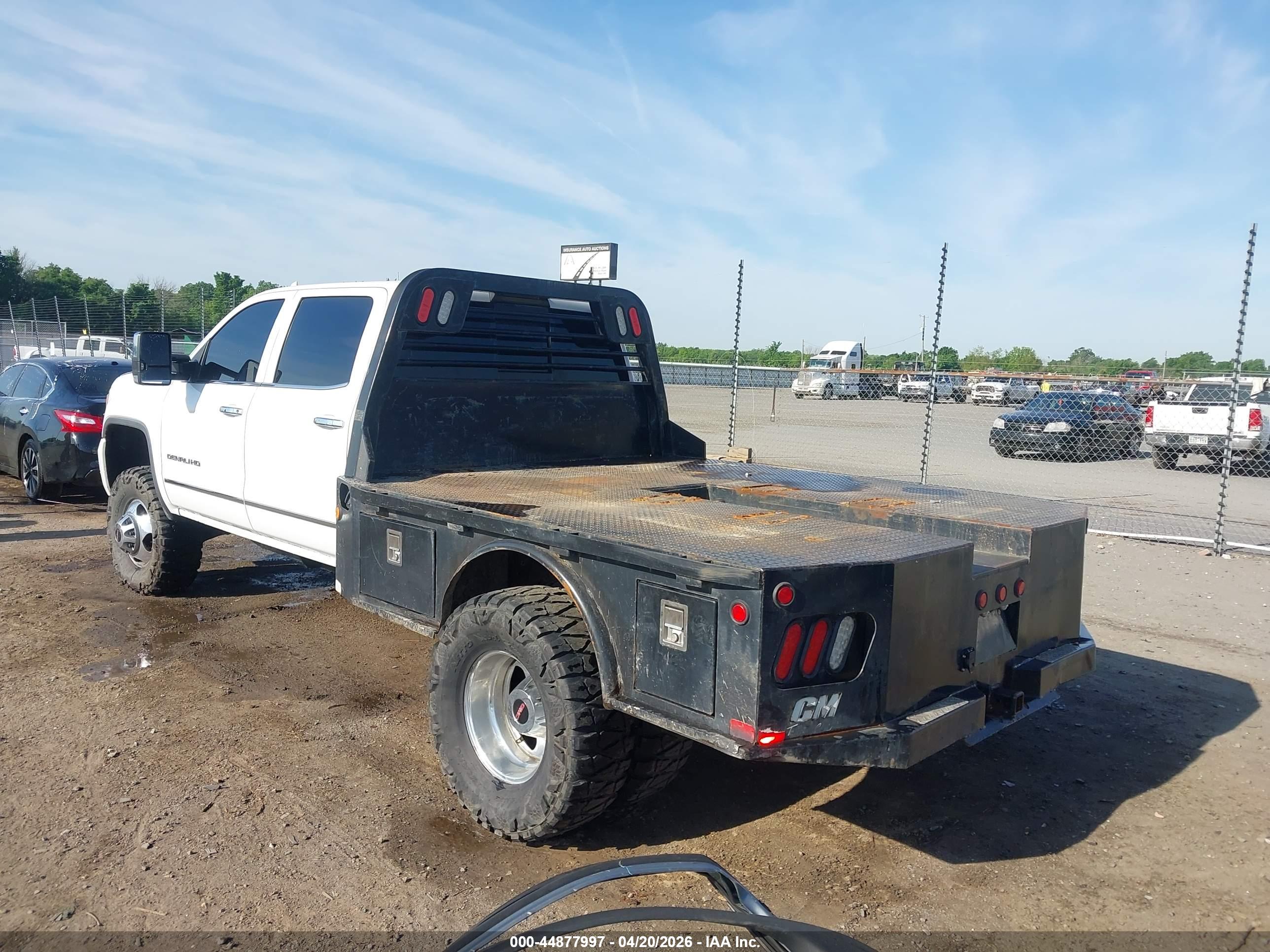 GMC SIERRA image 3
