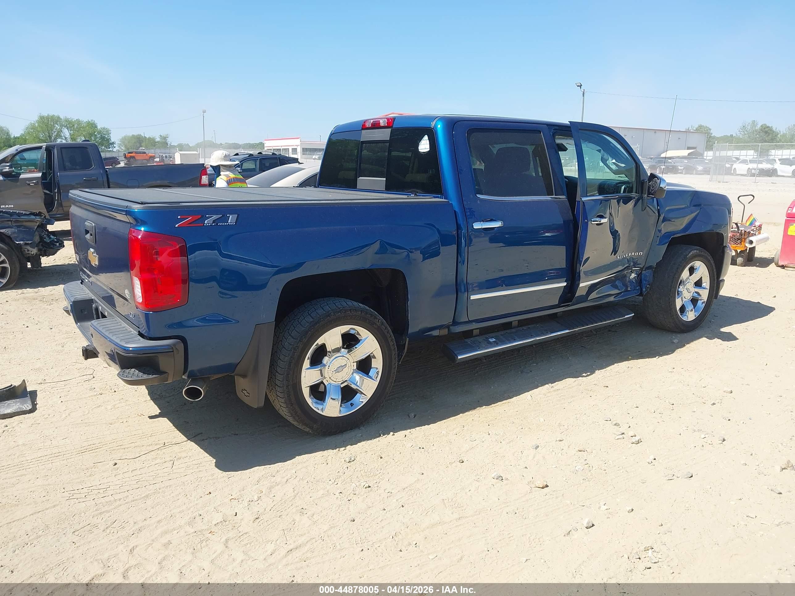 CHEVROLET SILVERADO image 4