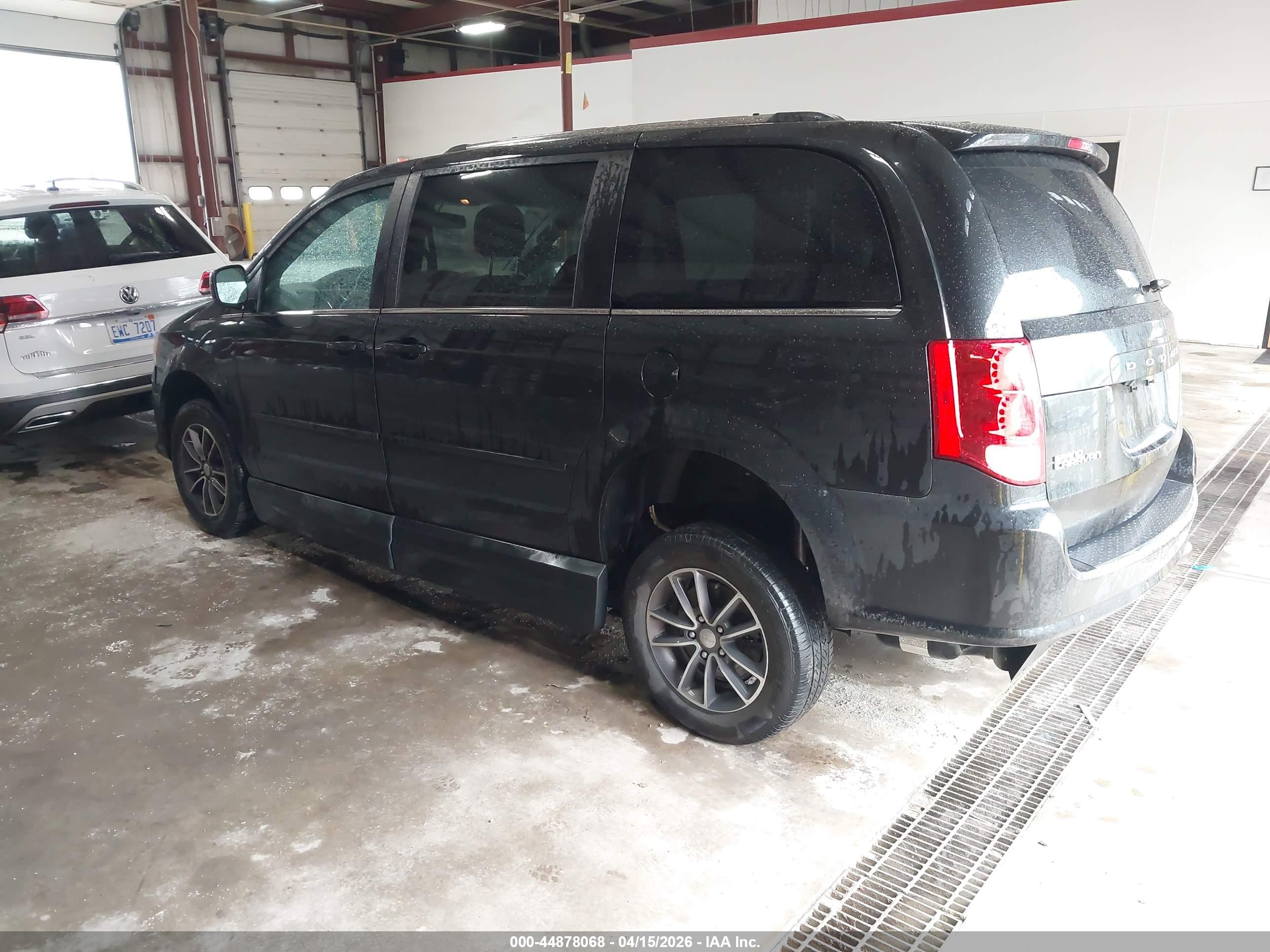 DODGE GRAND image 3