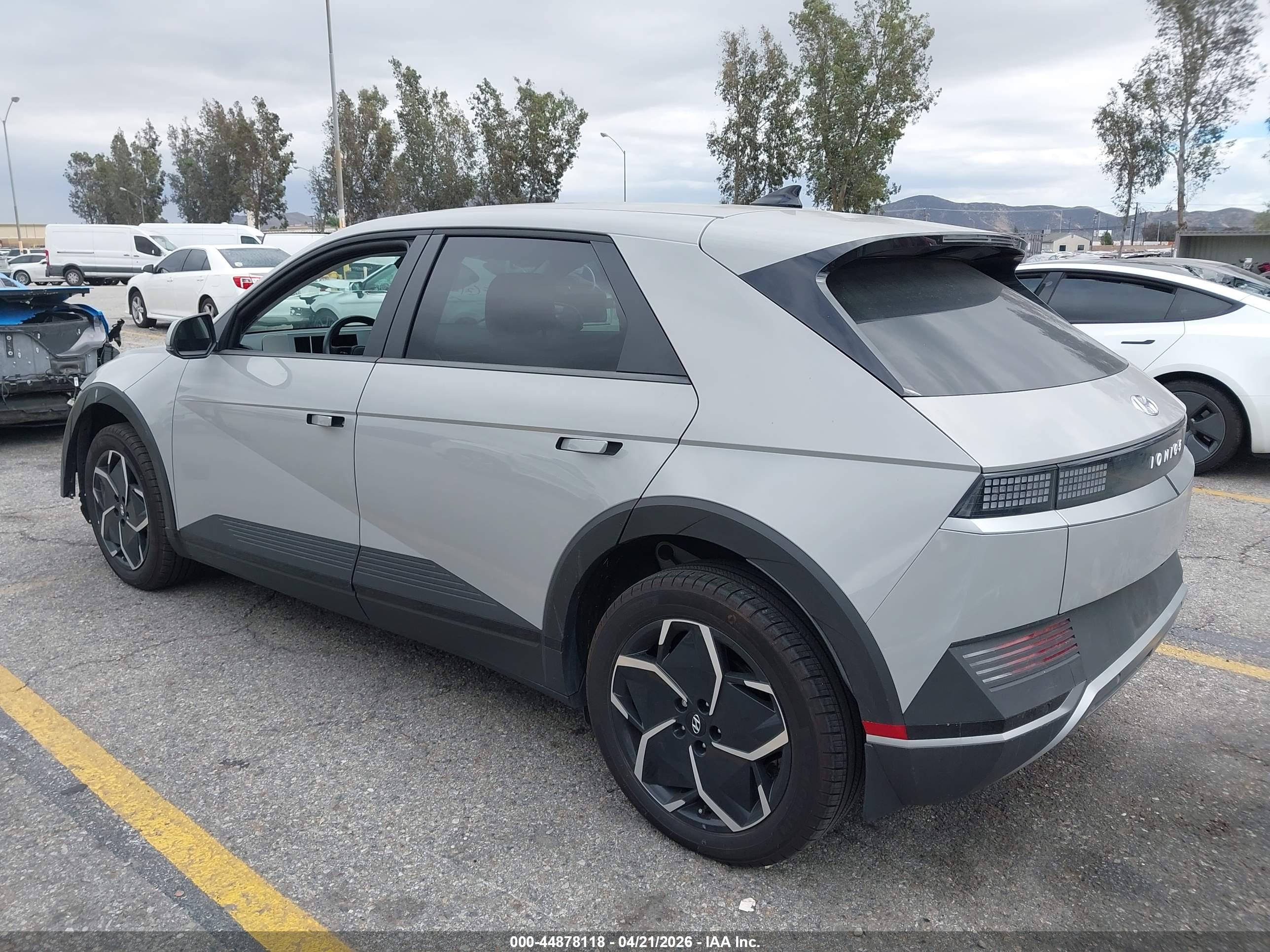 HYUNDAI IONIQ image 3