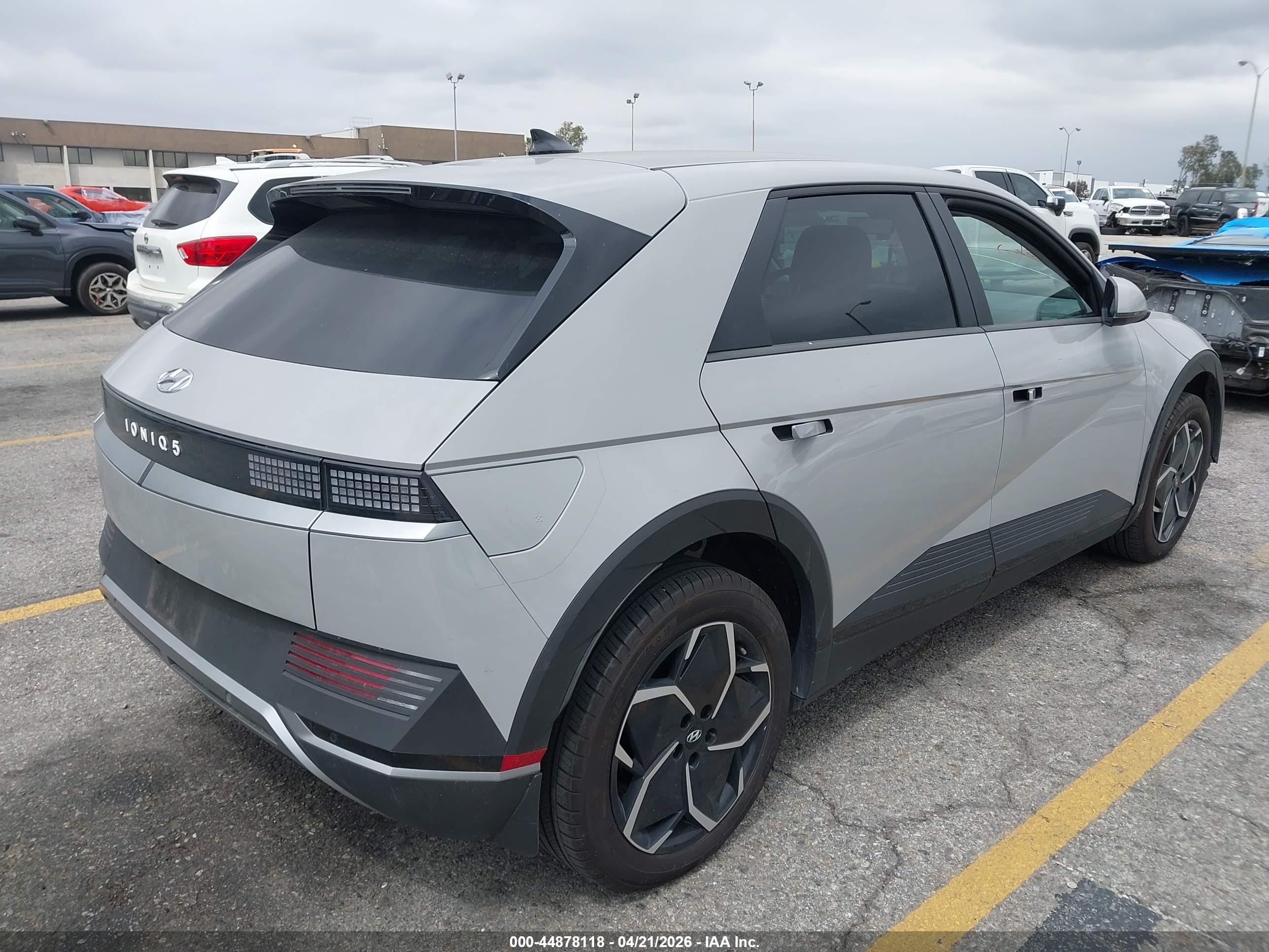 HYUNDAI IONIQ image 4