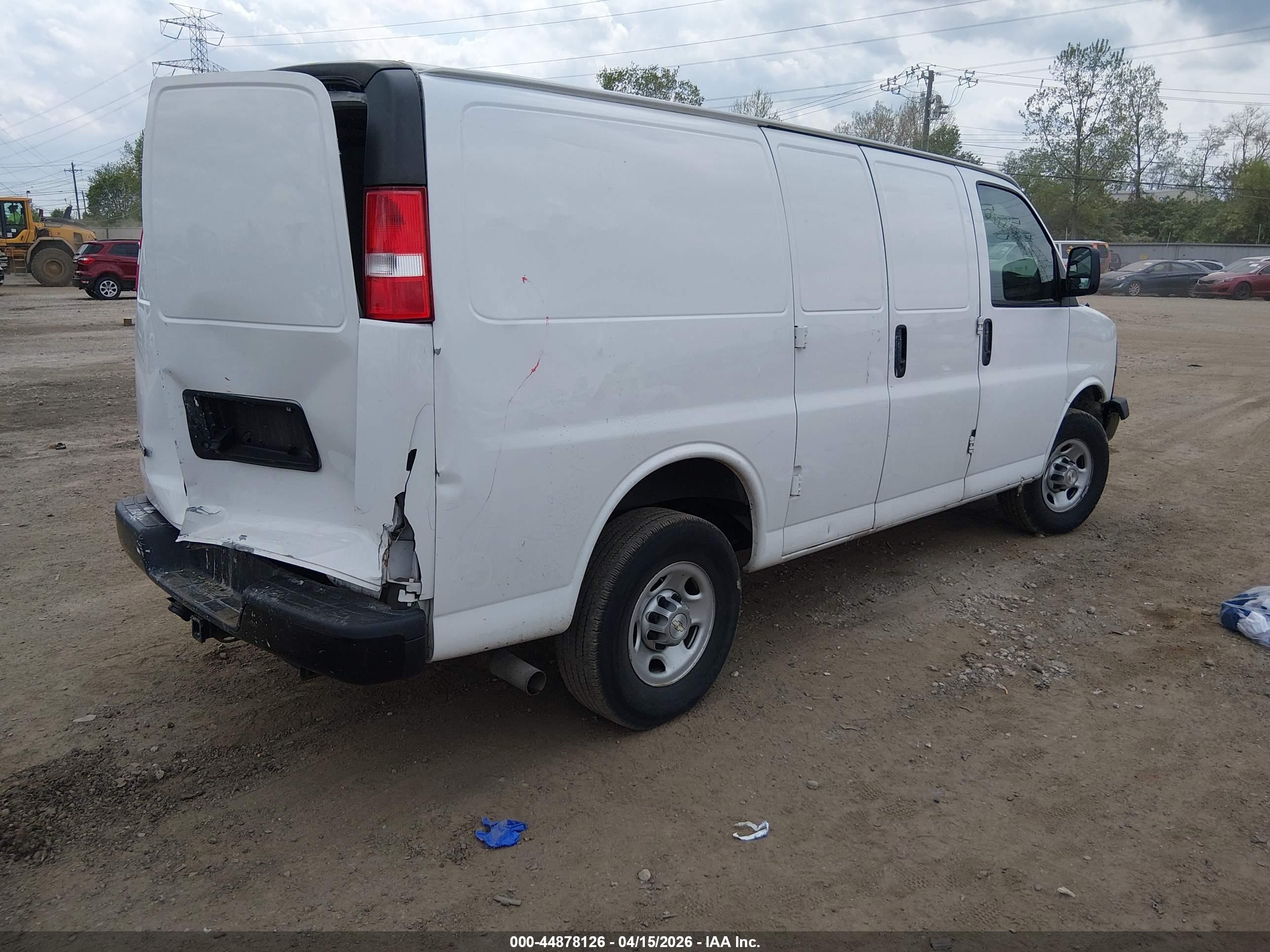 CHEVROLET EXPRESS image 4