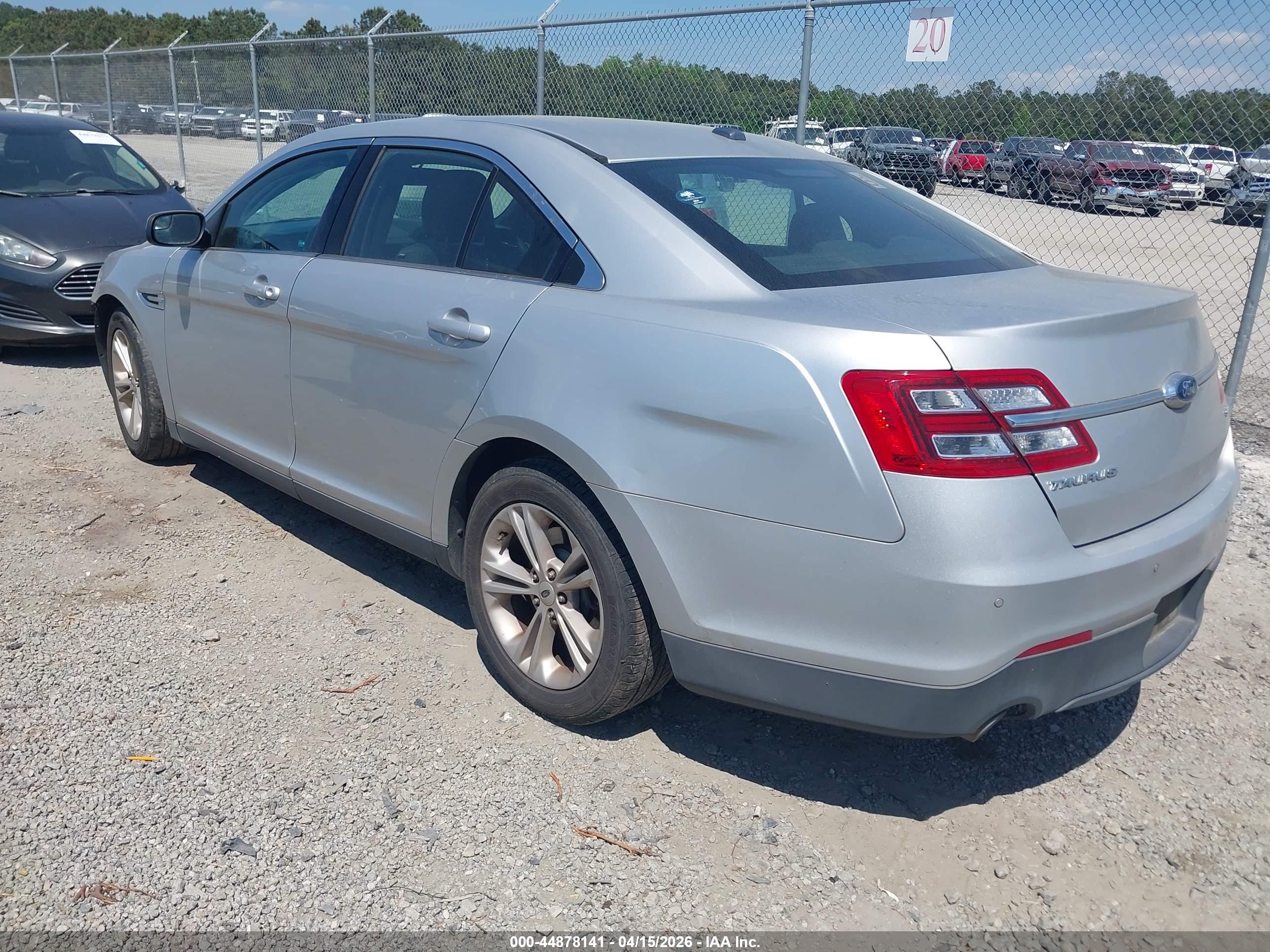 FORD TAURUS image 3
