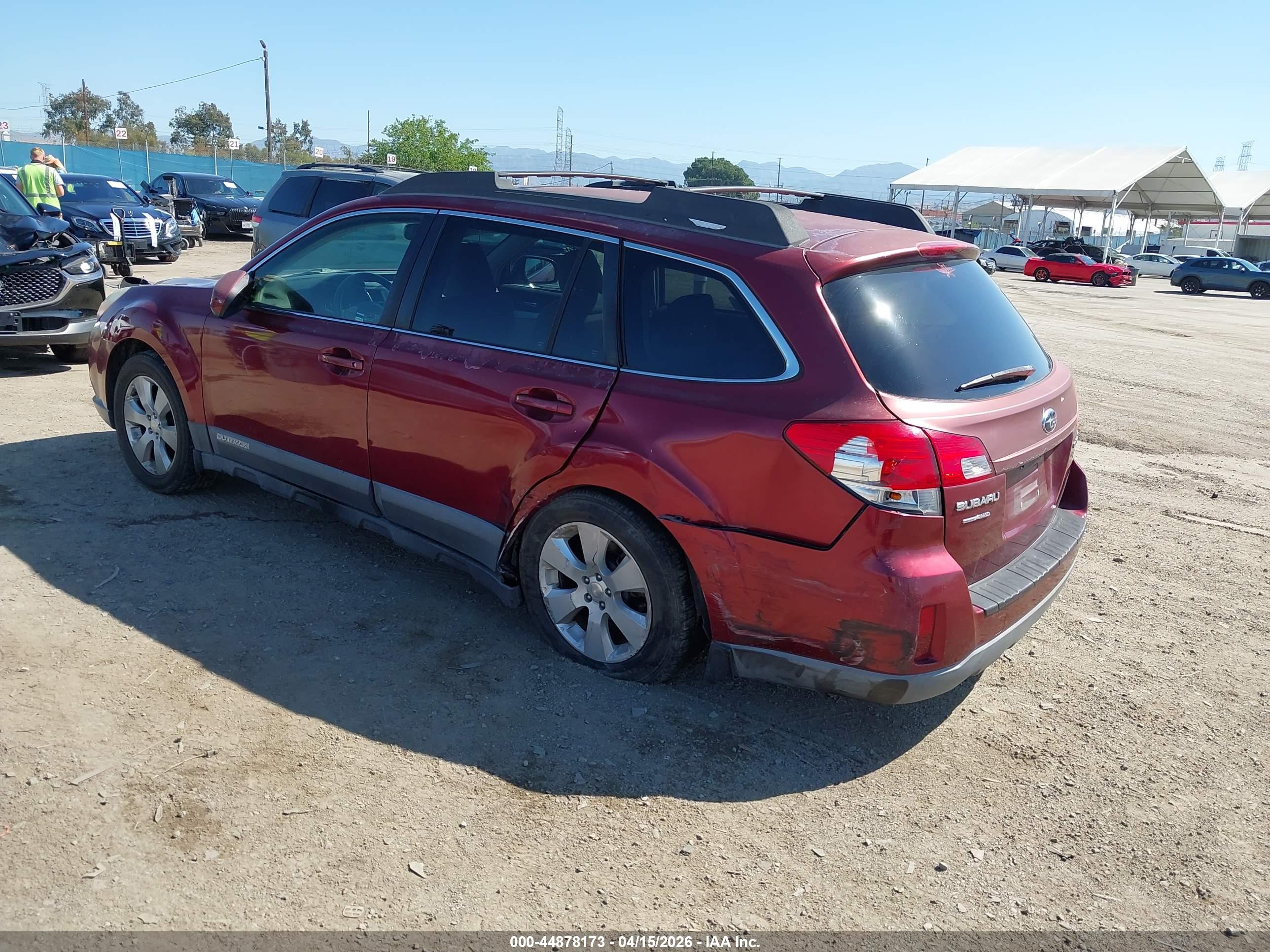 SUBARU OUTBACK image 3