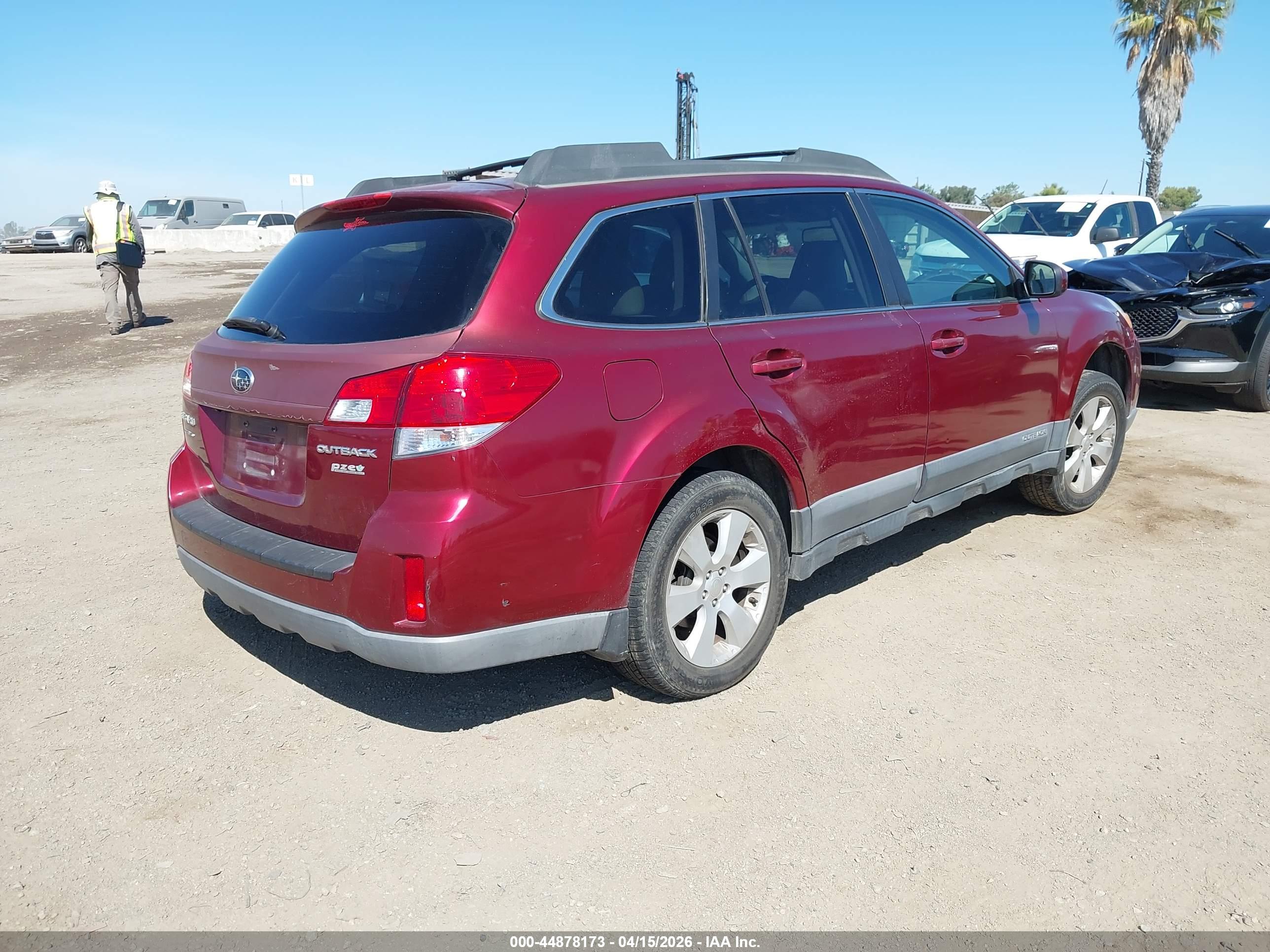 SUBARU OUTBACK image 4