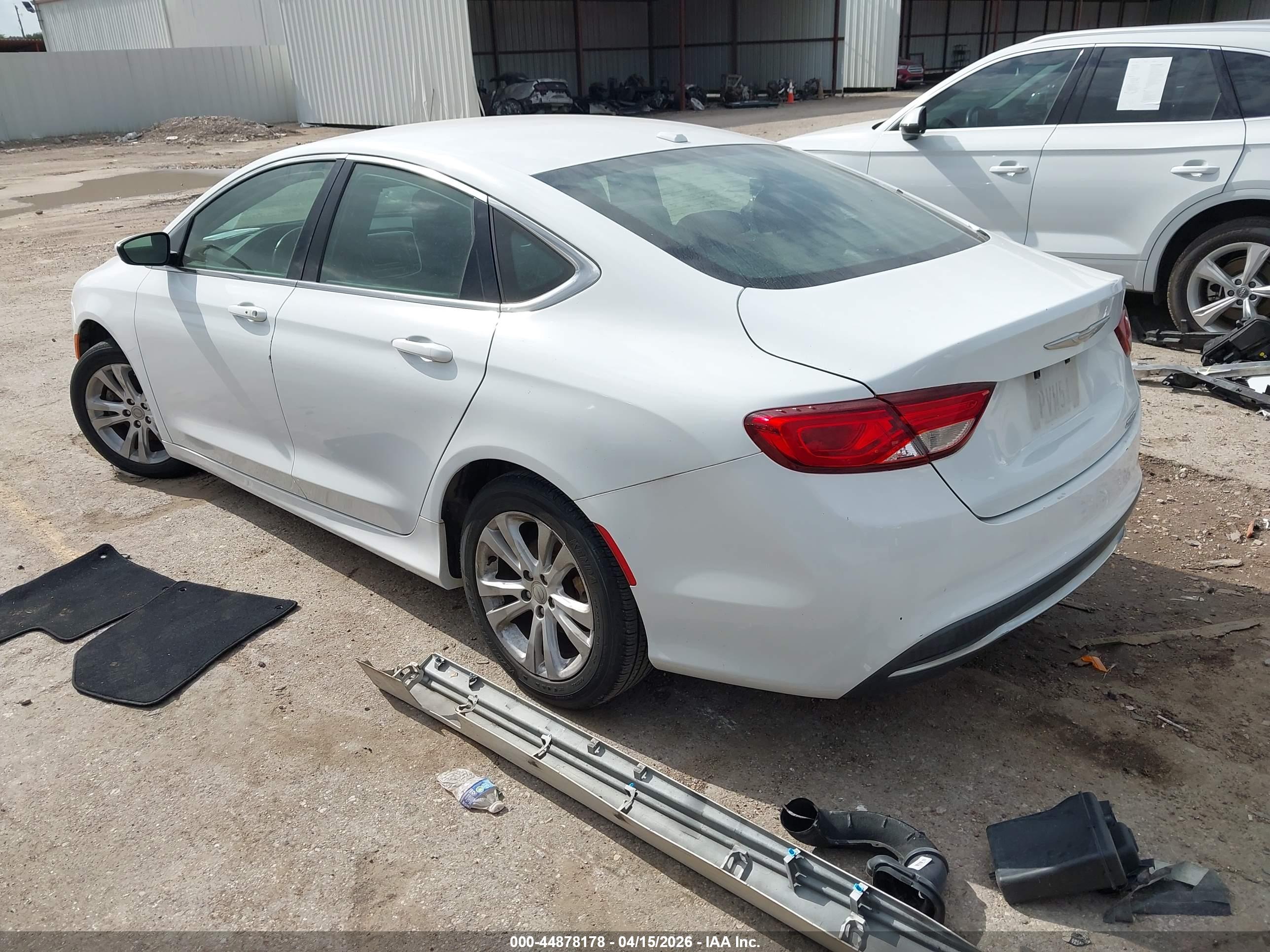 CHRYSLER 200 image 3