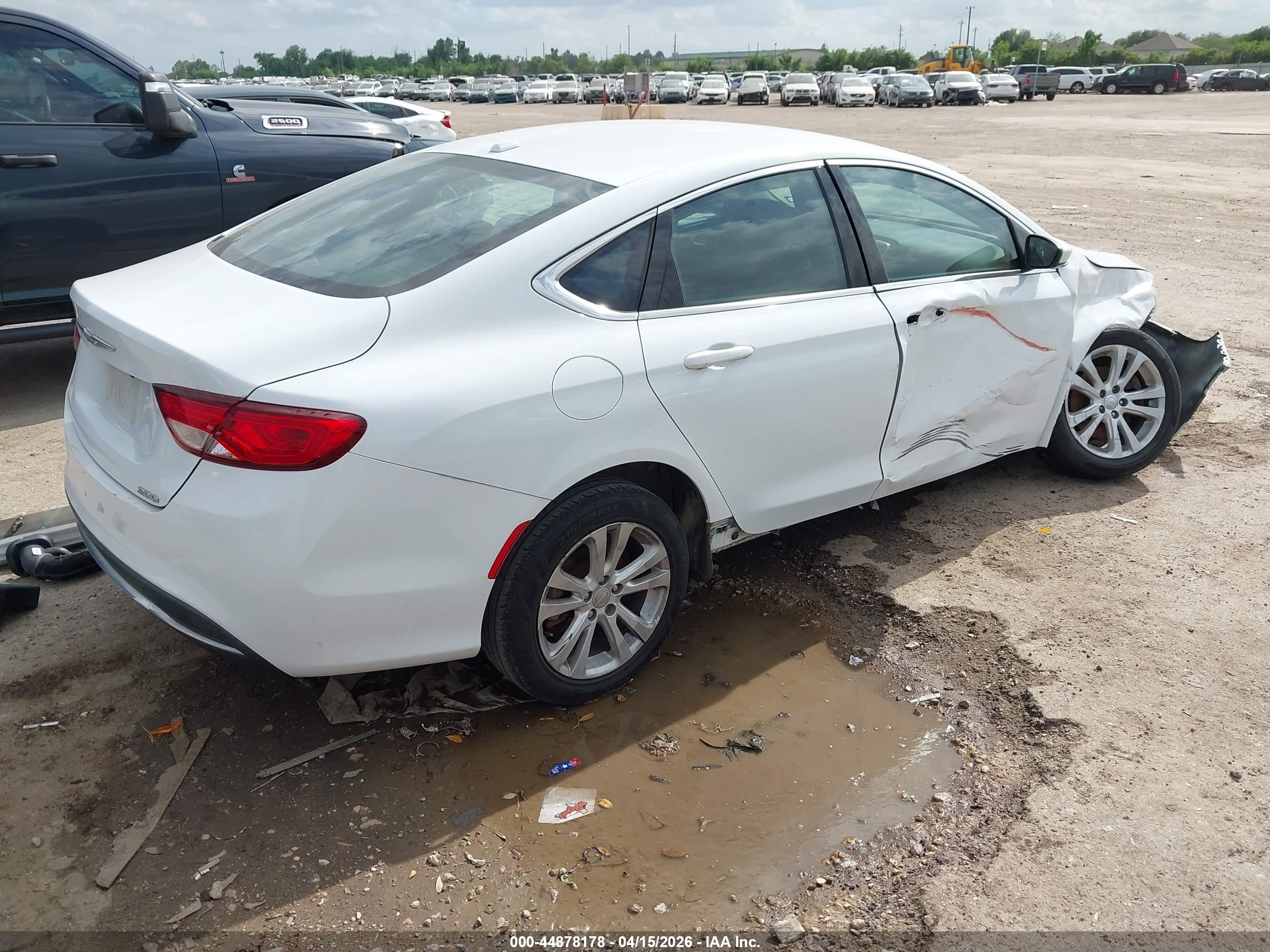 CHRYSLER 200 image 4