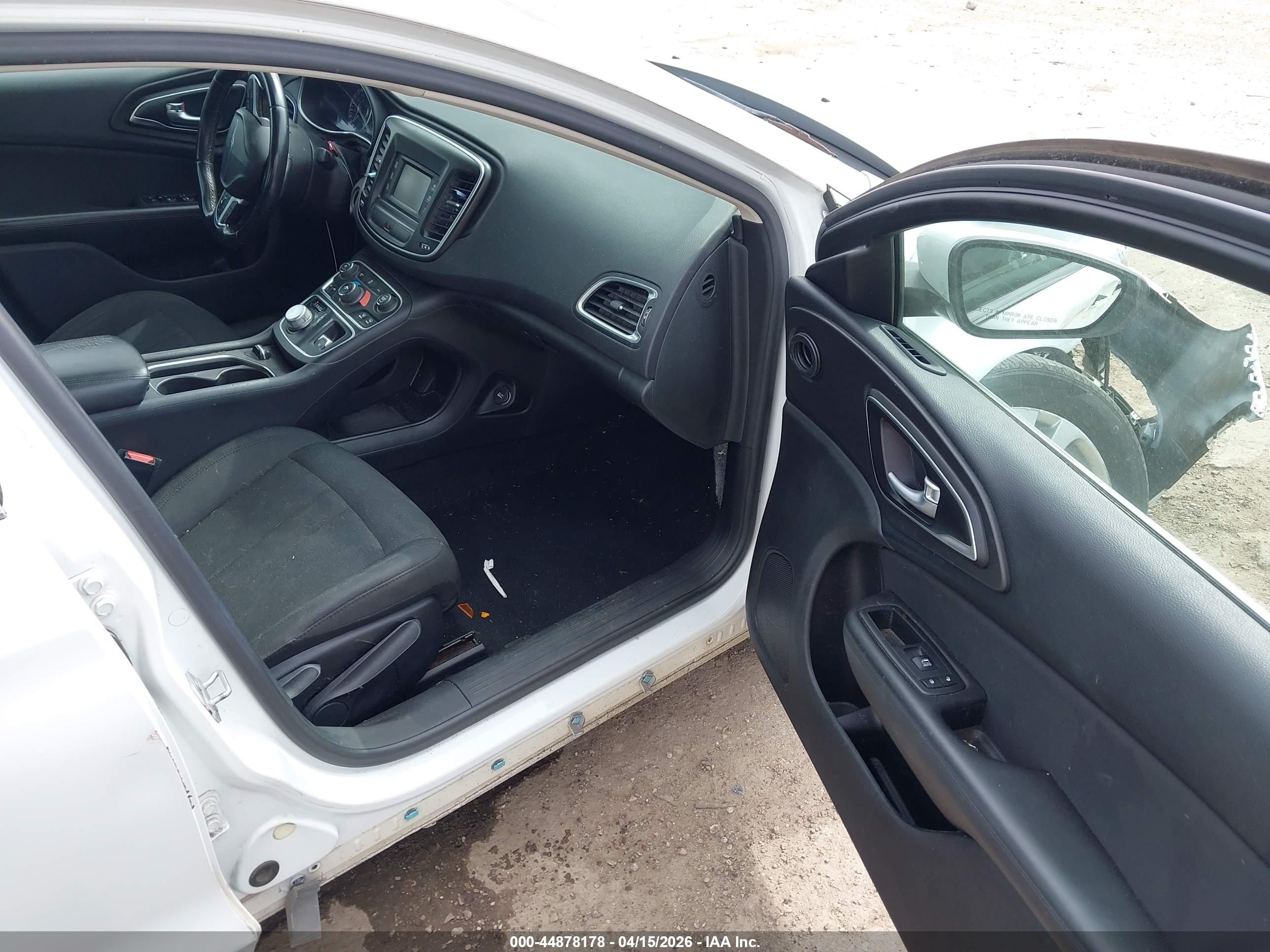 CHRYSLER 200 image 5