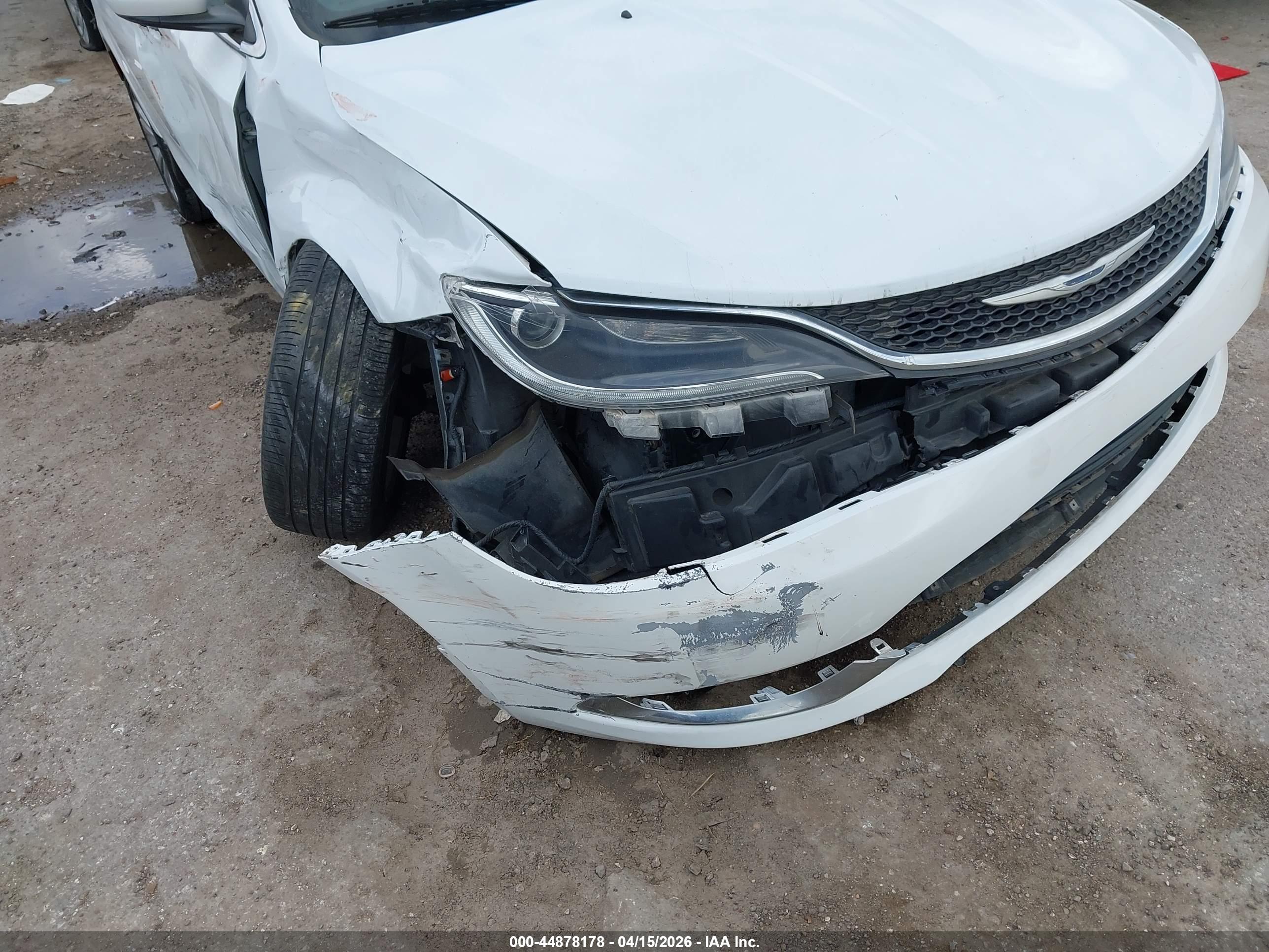 CHRYSLER 200 image 6