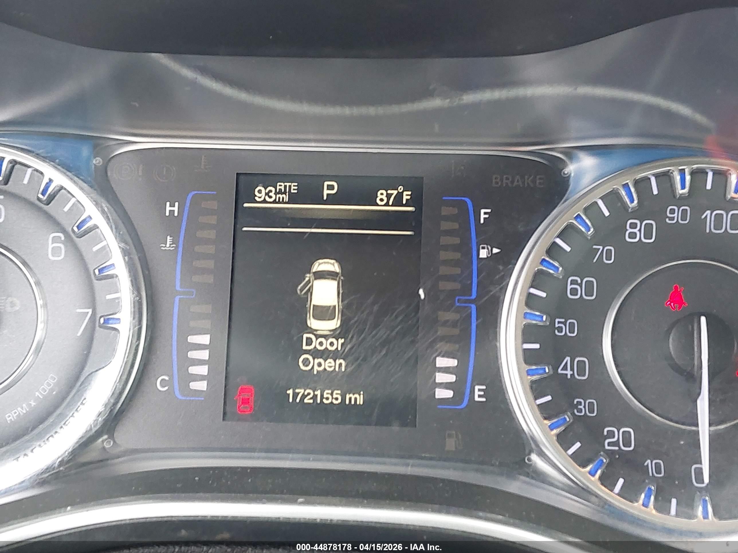 CHRYSLER 200 image 7