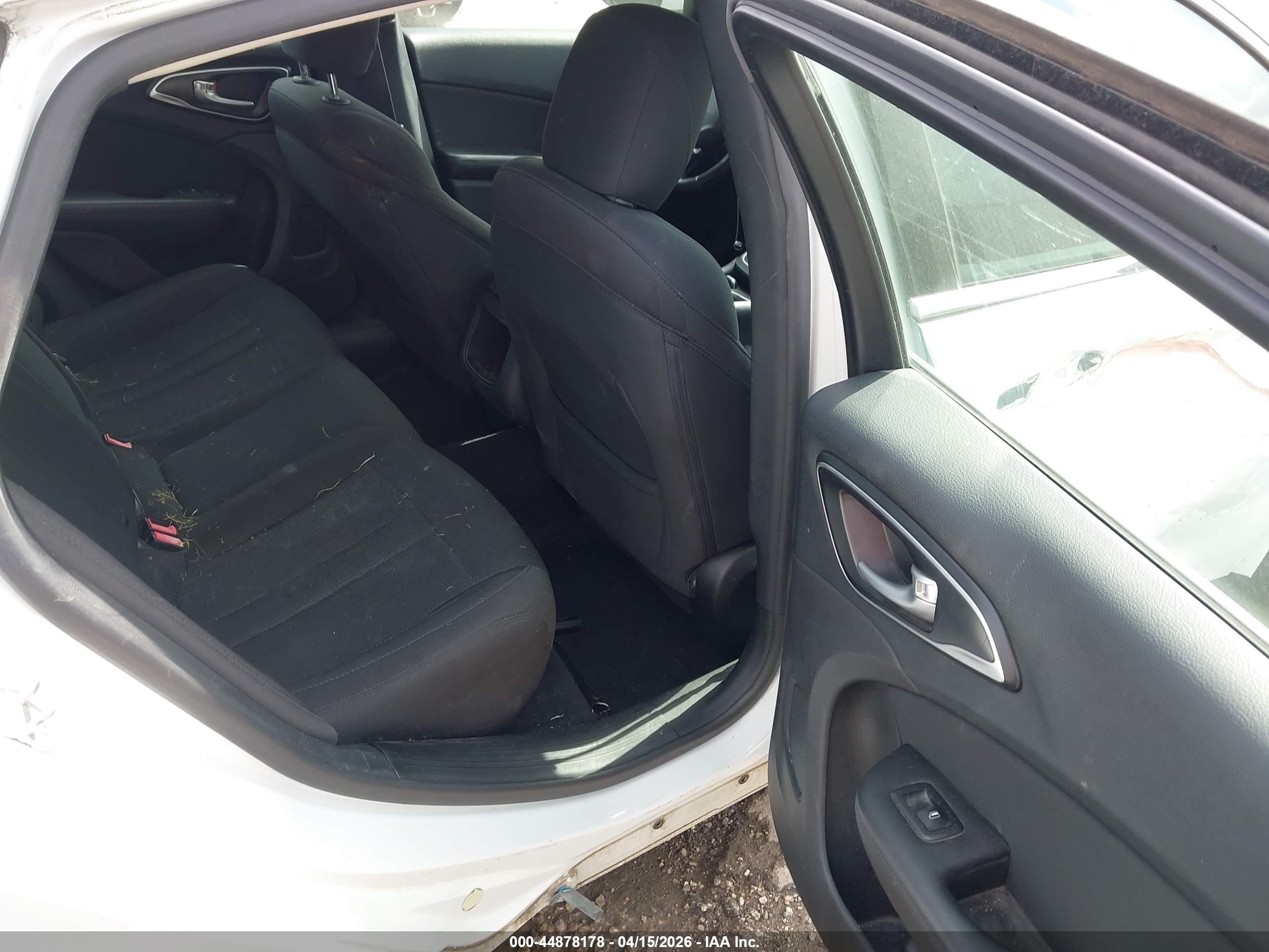 CHRYSLER 200 image 8