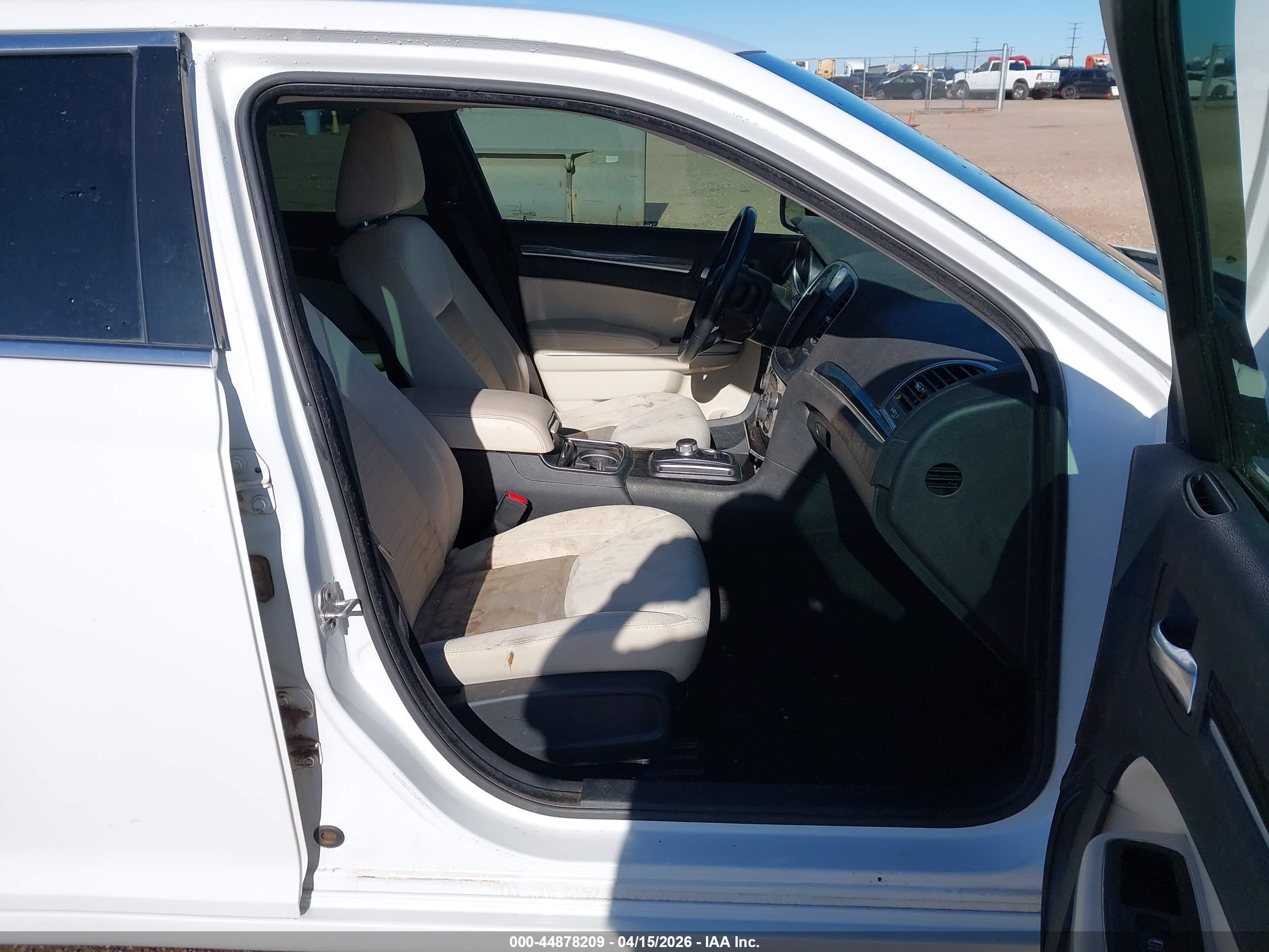CHRYSLER 300 image 5