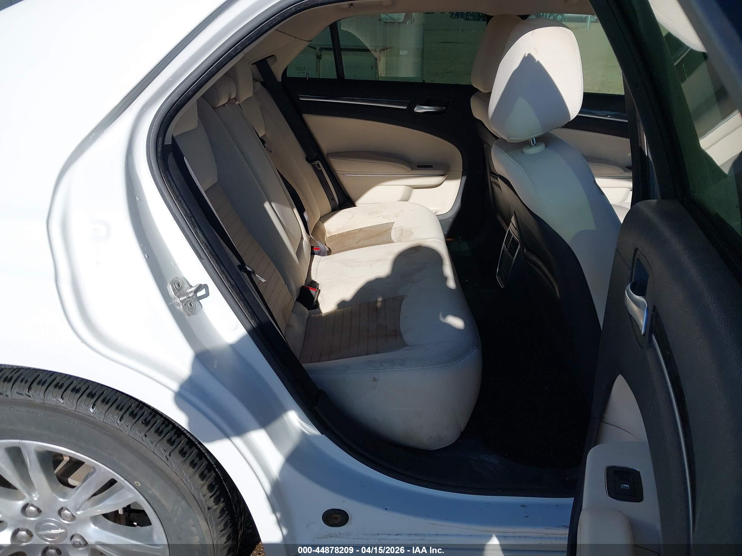 CHRYSLER 300 image 8