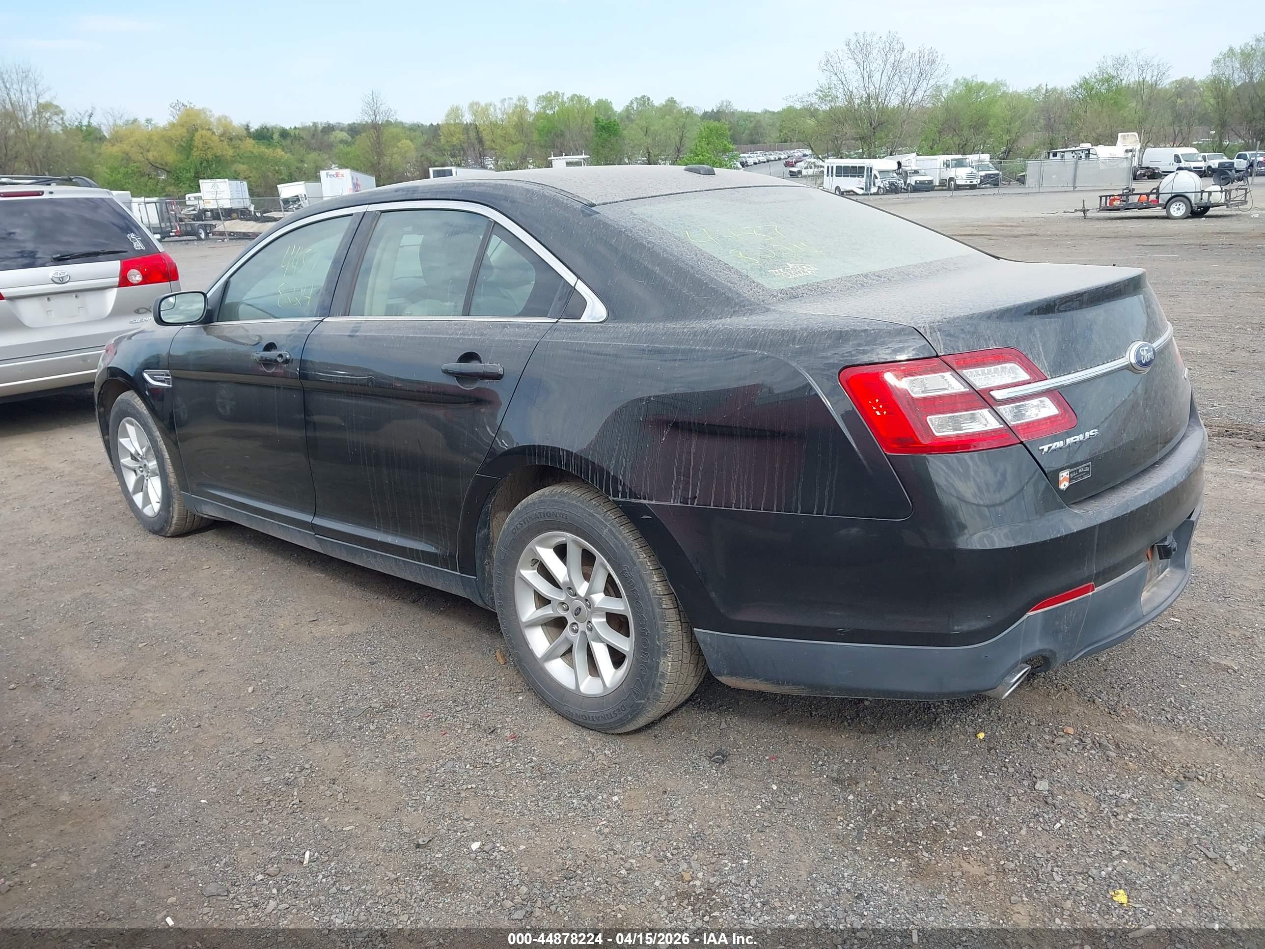 FORD TAURUS image 3