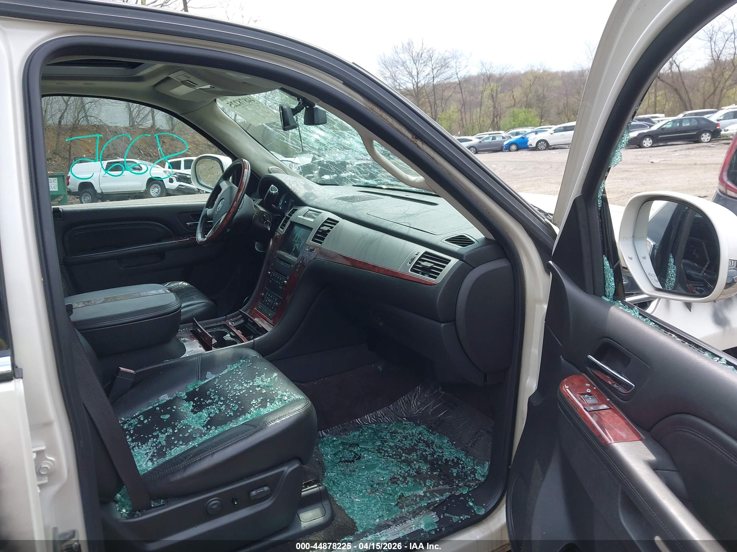 CADILLAC ESCALADE image 5