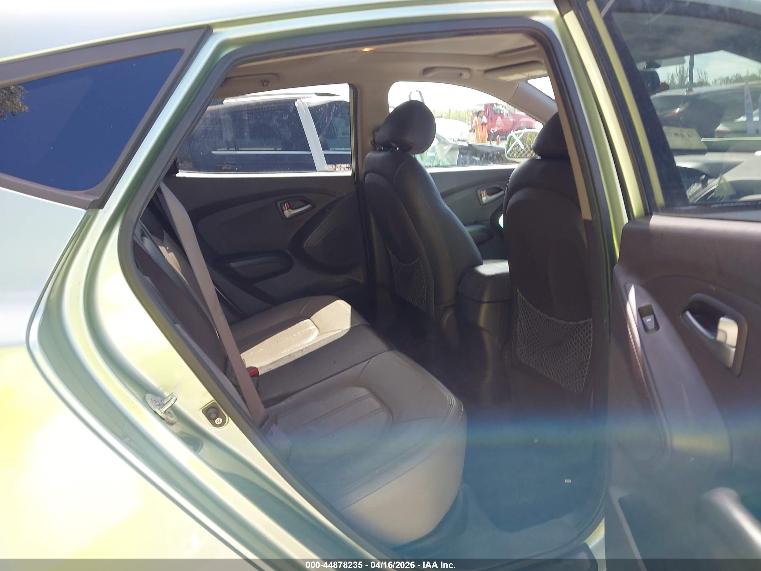 HYUNDAI TUCSON image 8