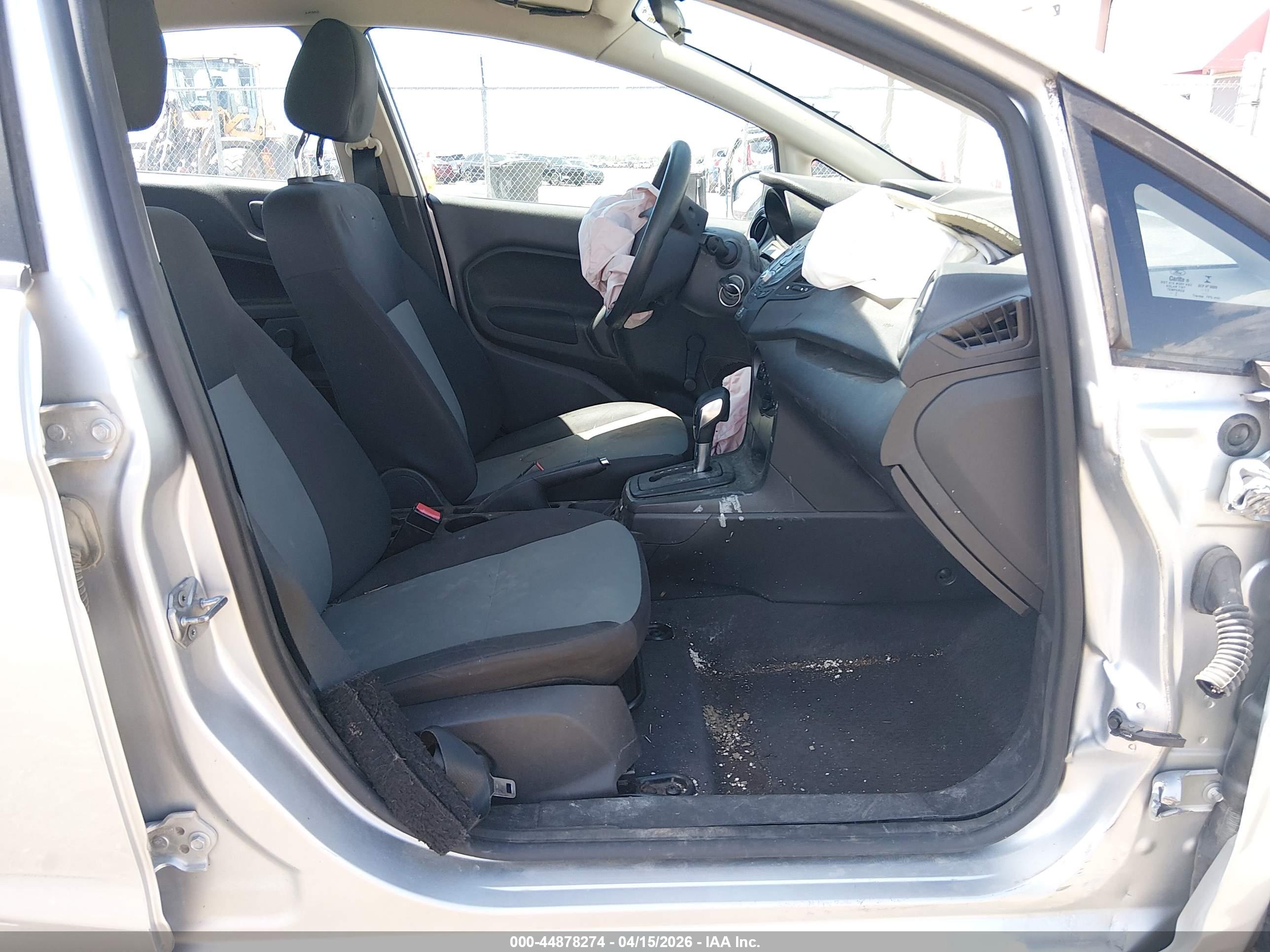 FORD FIESTA image 5