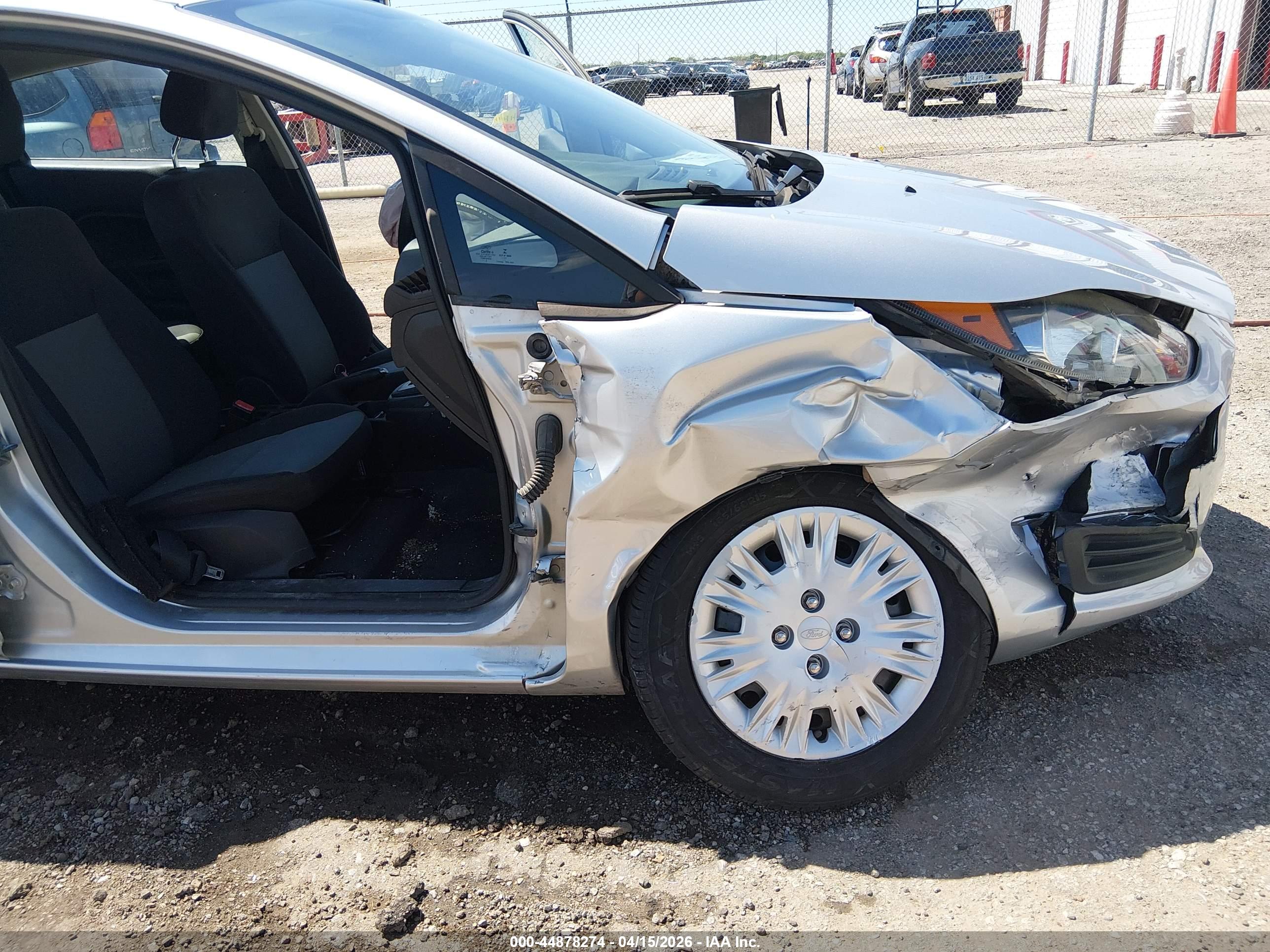 FORD FIESTA image 6