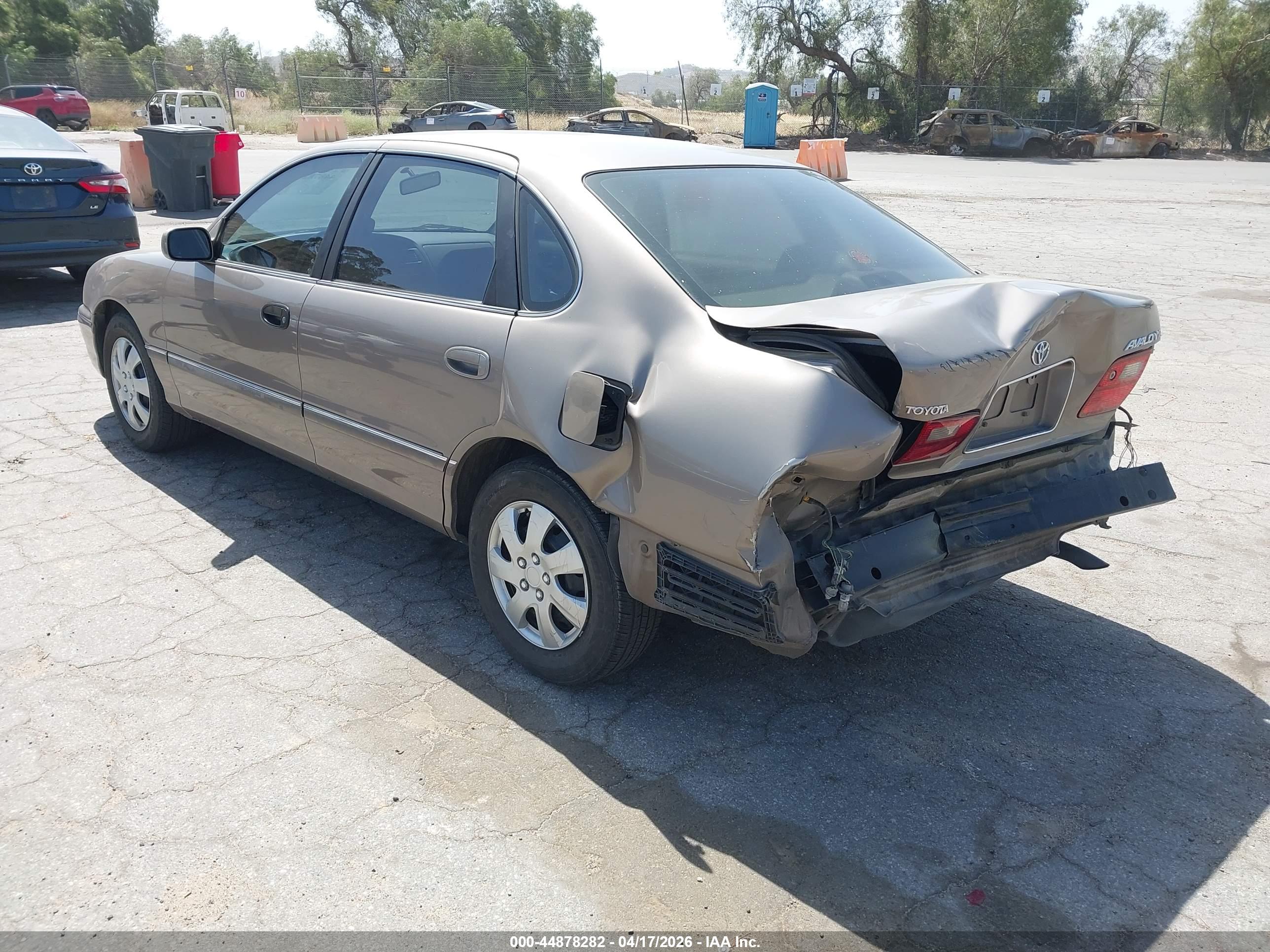 TOYOTA AVALON image 3