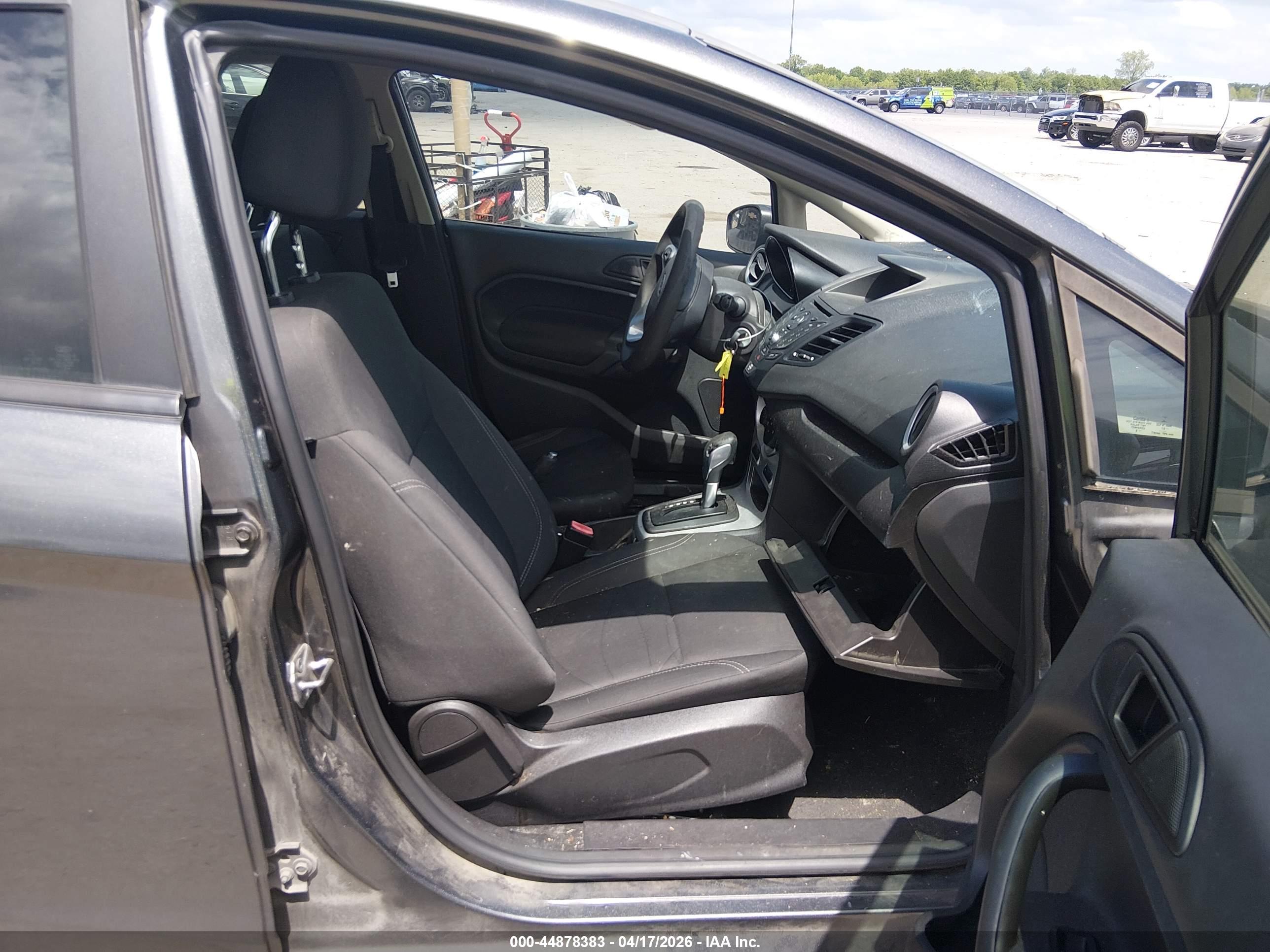 FORD FIESTA image 5