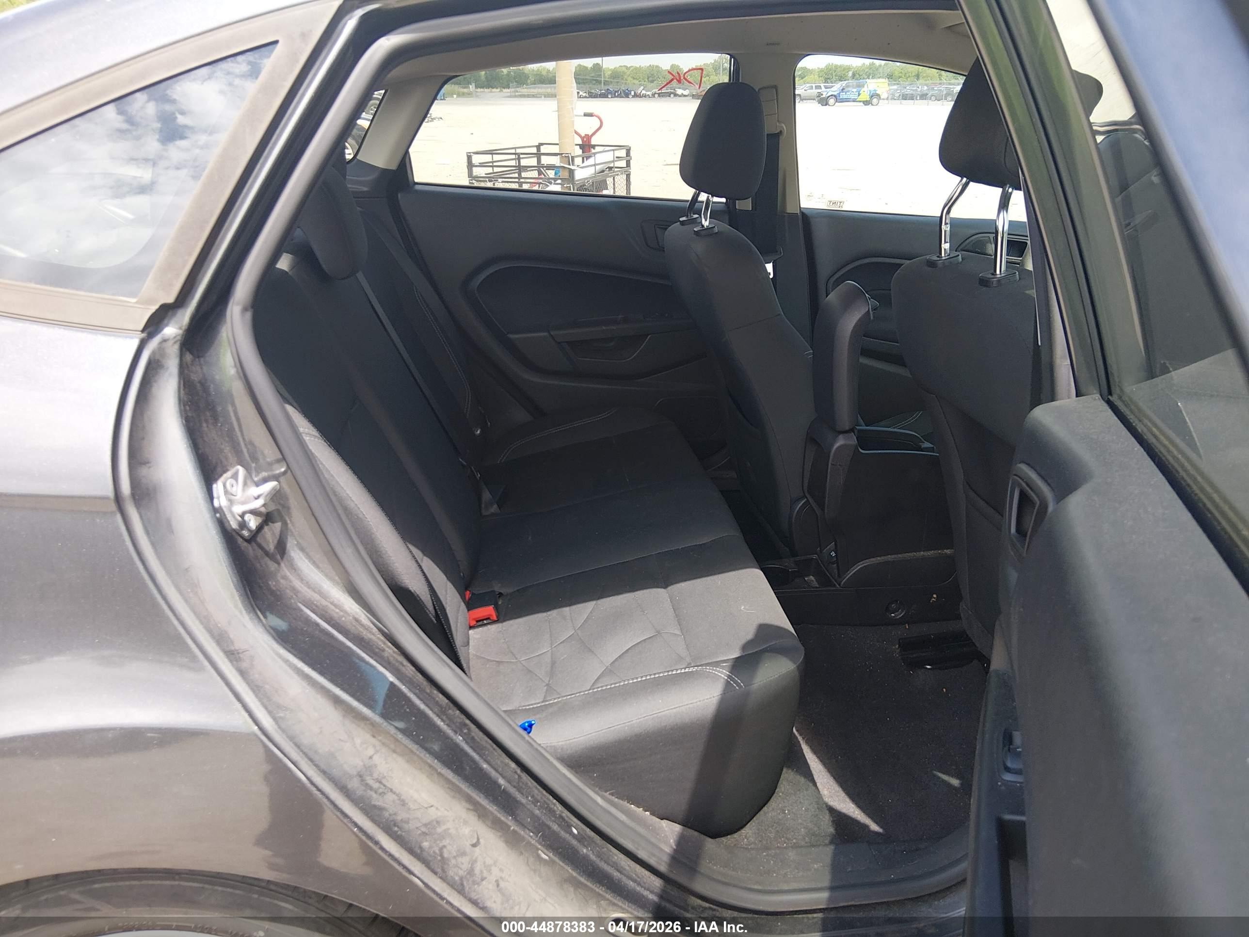 FORD FIESTA image 8
