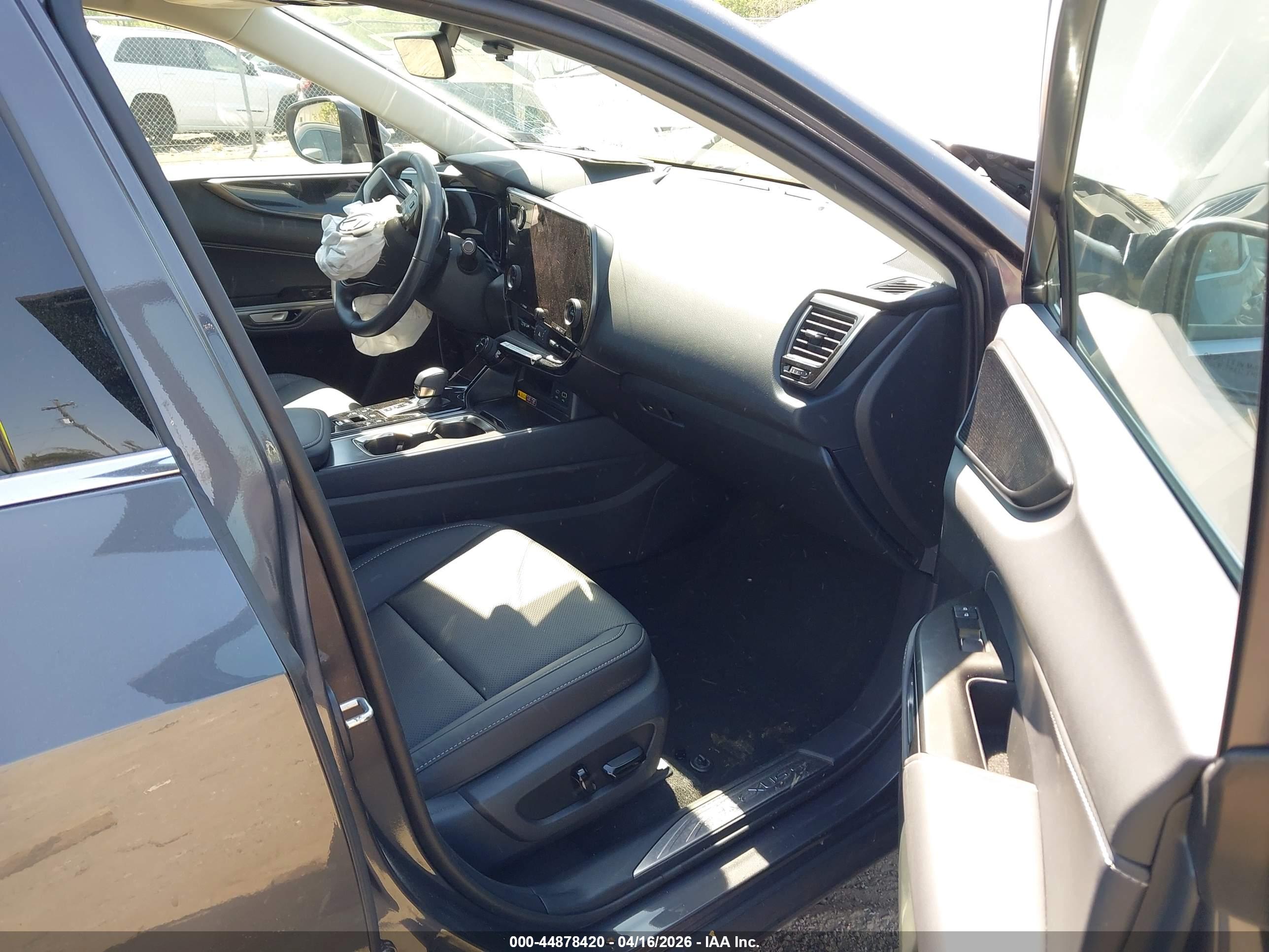 LEXUS NX image 5