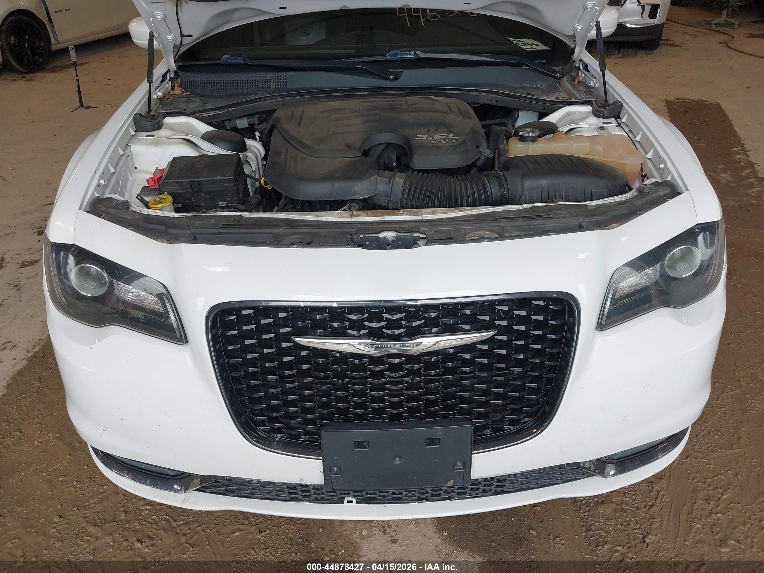 CHRYSLER 300 image 10